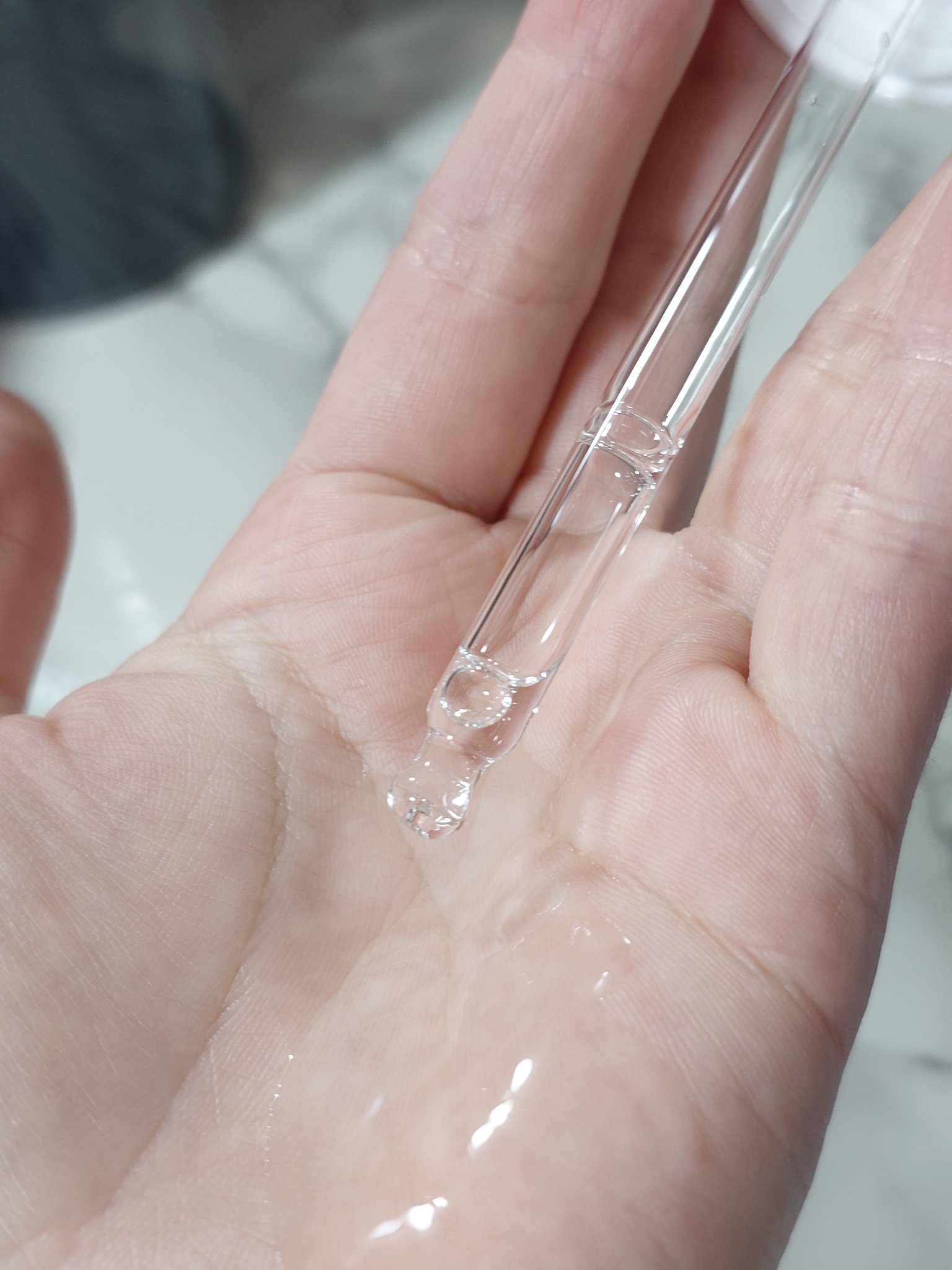 アイムユアヒーロー モイストピールケアセラム/SISI/美容液を使ったクチコミ（3枚目）