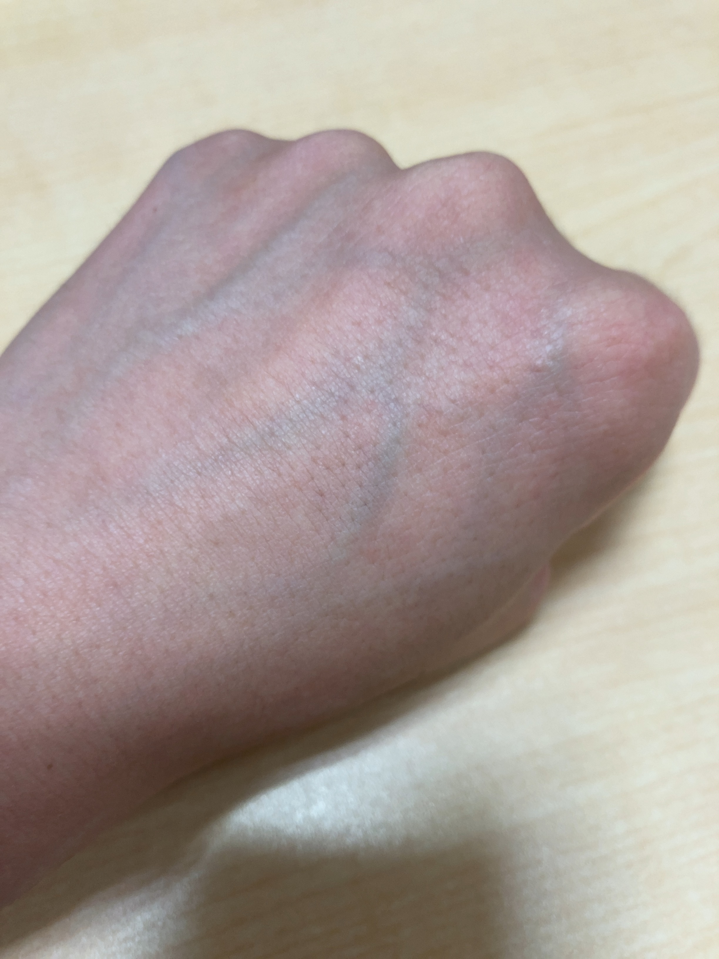 SUQQU ポア クレンジング セラムのクチコミ「無色透明のトロッとしたジェル状のクレンジングです。

粘度は結構低いので、簡単に塗り伸ばすこと.....」（3枚目）