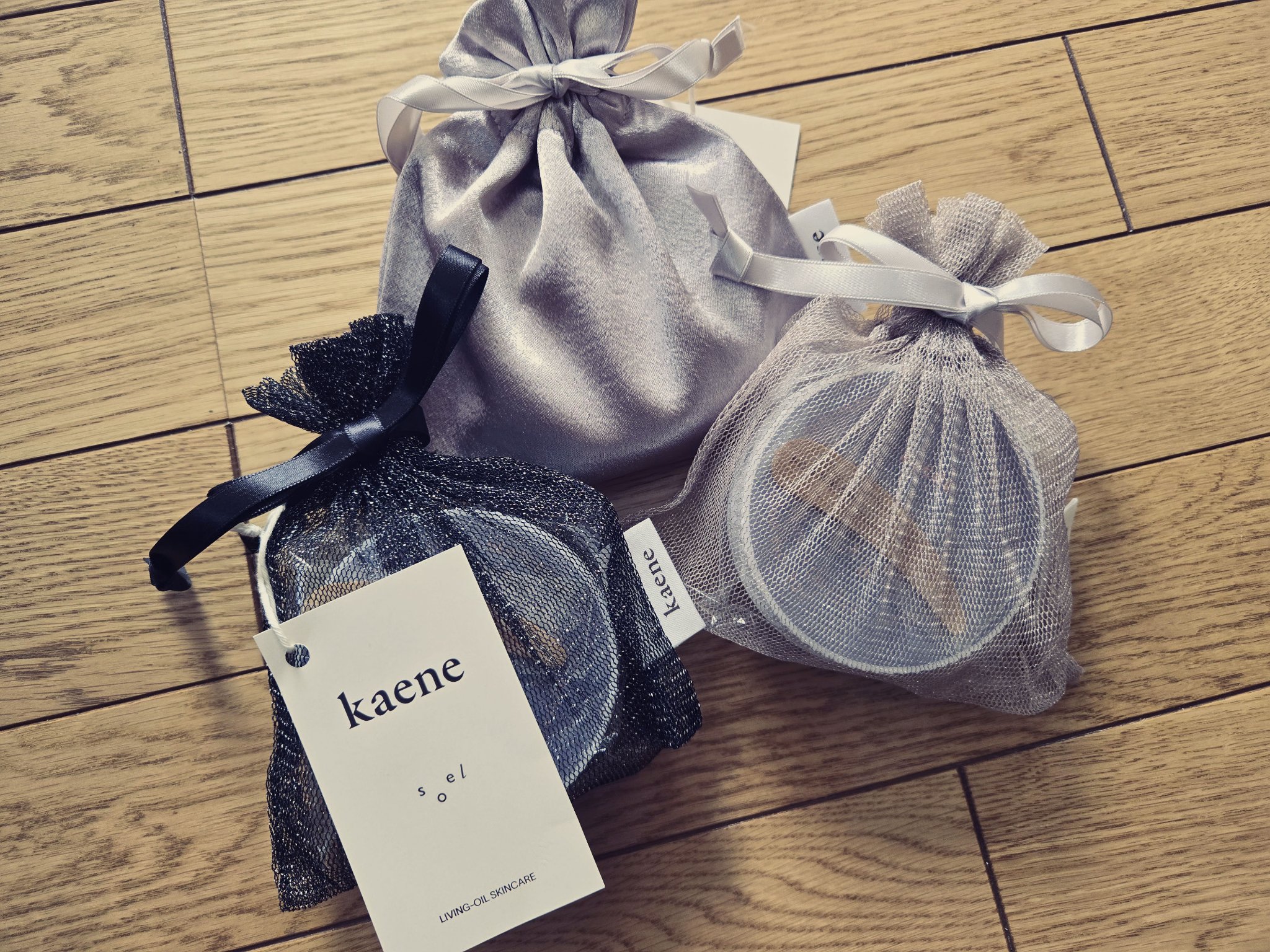 soel kaene × soel コラボ限定 LIVING-OIL SOAP のクチコミ「kaene × soel コラボ限定 LIVING-OIL SOAP

こちらは
ドレスブラン.....」（1枚目）