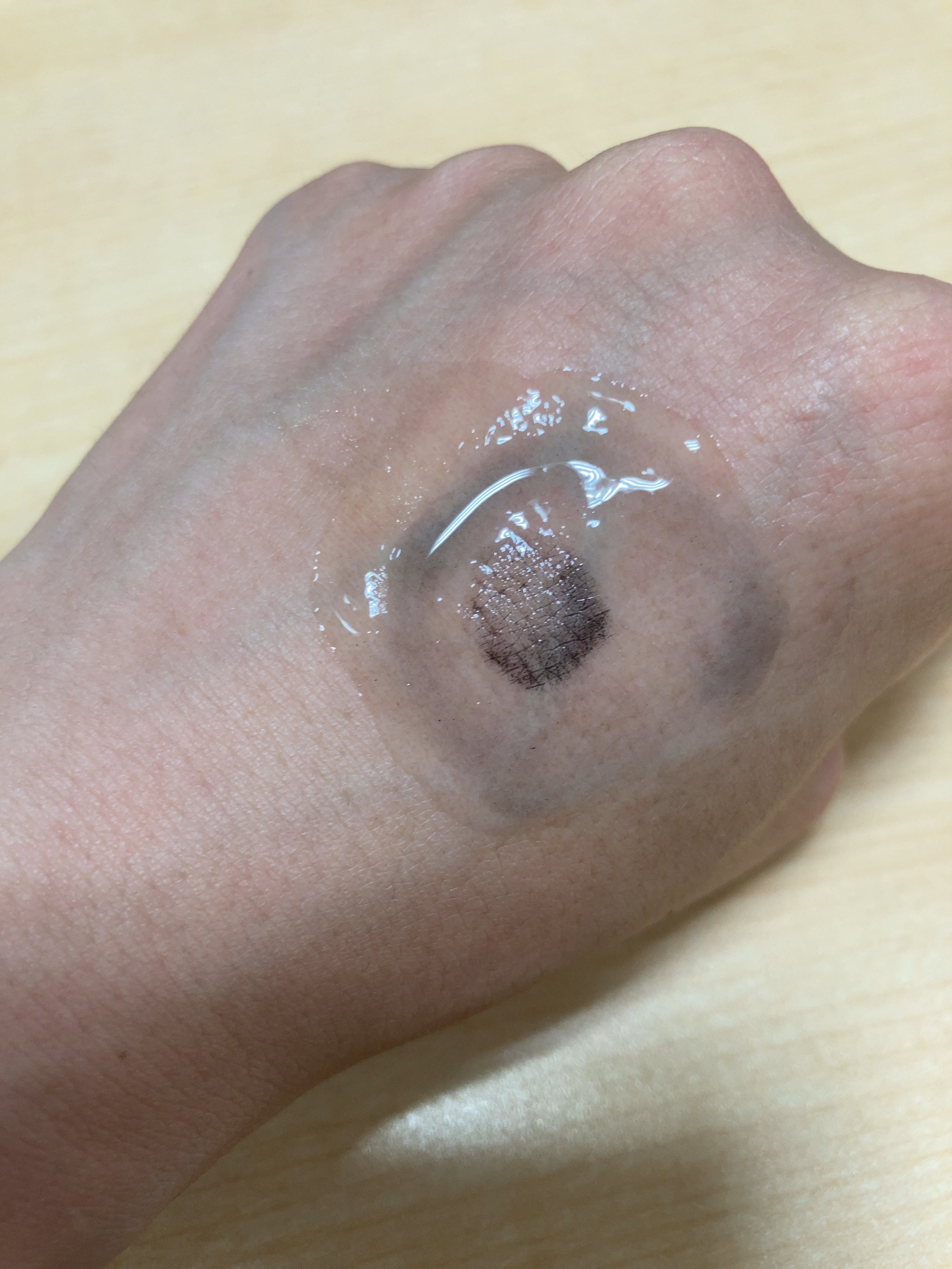 SUQQU ポア クレンジング セラムのクチコミ「無色透明のトロッとしたジェル状のクレンジングです。

粘度は結構低いので、簡単に塗り伸ばすこと.....」（2枚目）