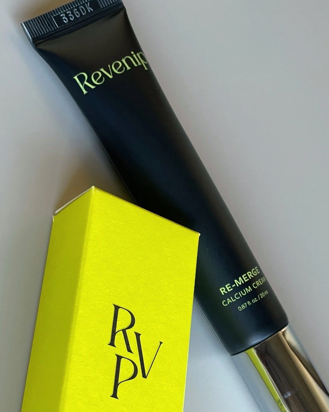 リマージカルシウム振動アイクリーム/REVENIP/フェイスクリームを使ったクチコミ(4枚目)