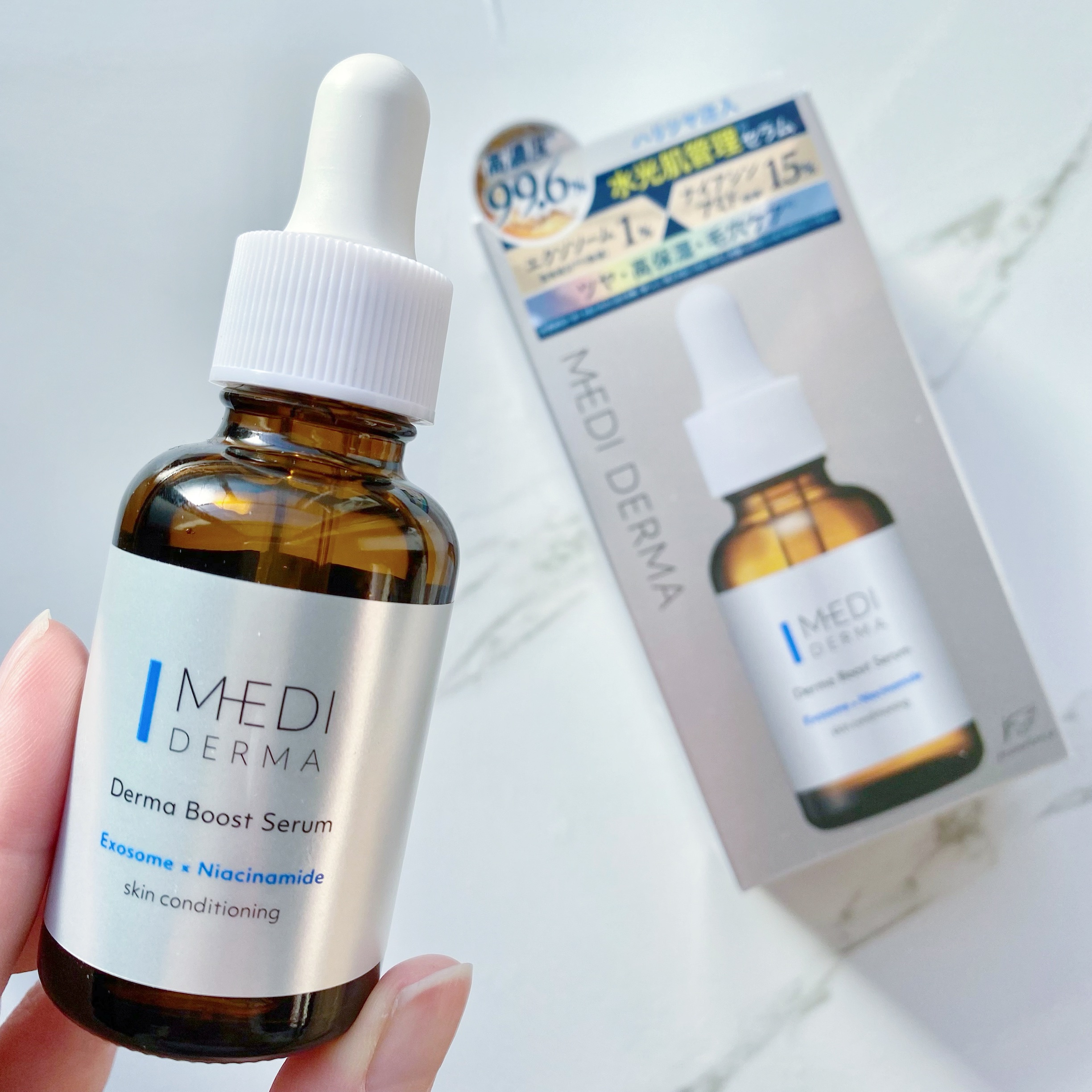 


エクソソームやナイアシンアミド、パンテノールなど
美容液成分が贅沢に配合して
若々しい印象の肌管理をしたような、
うるおいチャージで輝きに満ちた水光肌を目指す
メディダーマシリーズのブーストセラム🫧
⁡


肌のハリツヤ、毛穴に効果