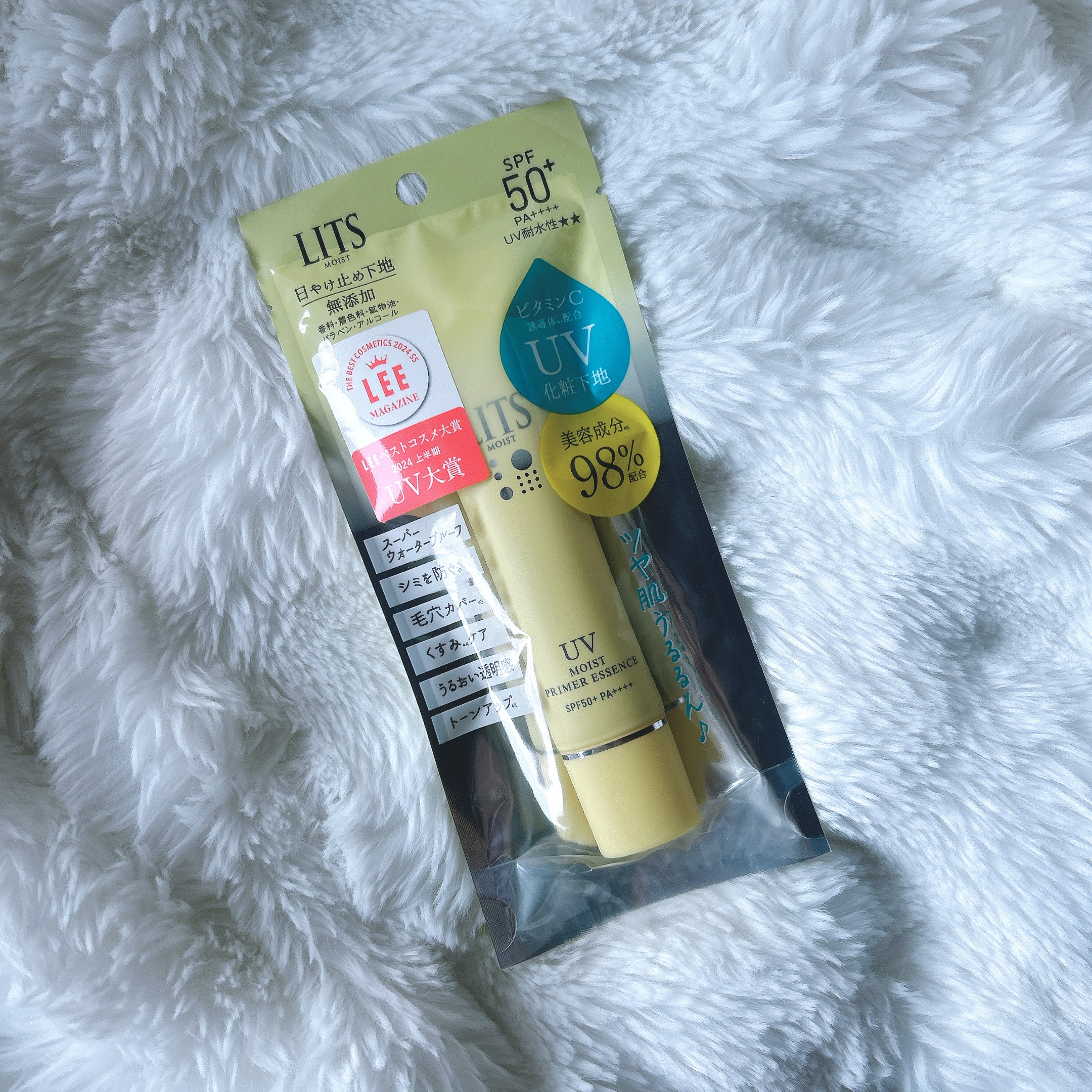 日中の肌をうるおいで満たし、紫外線から守りながら、透明感のある肌へと導くUV美容液下地！
SPF50+ PA++++の高いUVカット効果あり。
さらに肌を明るくみせてくれるトーンアップ効果あり。

実際使ってみると、伸びが良く、ベタつかなく