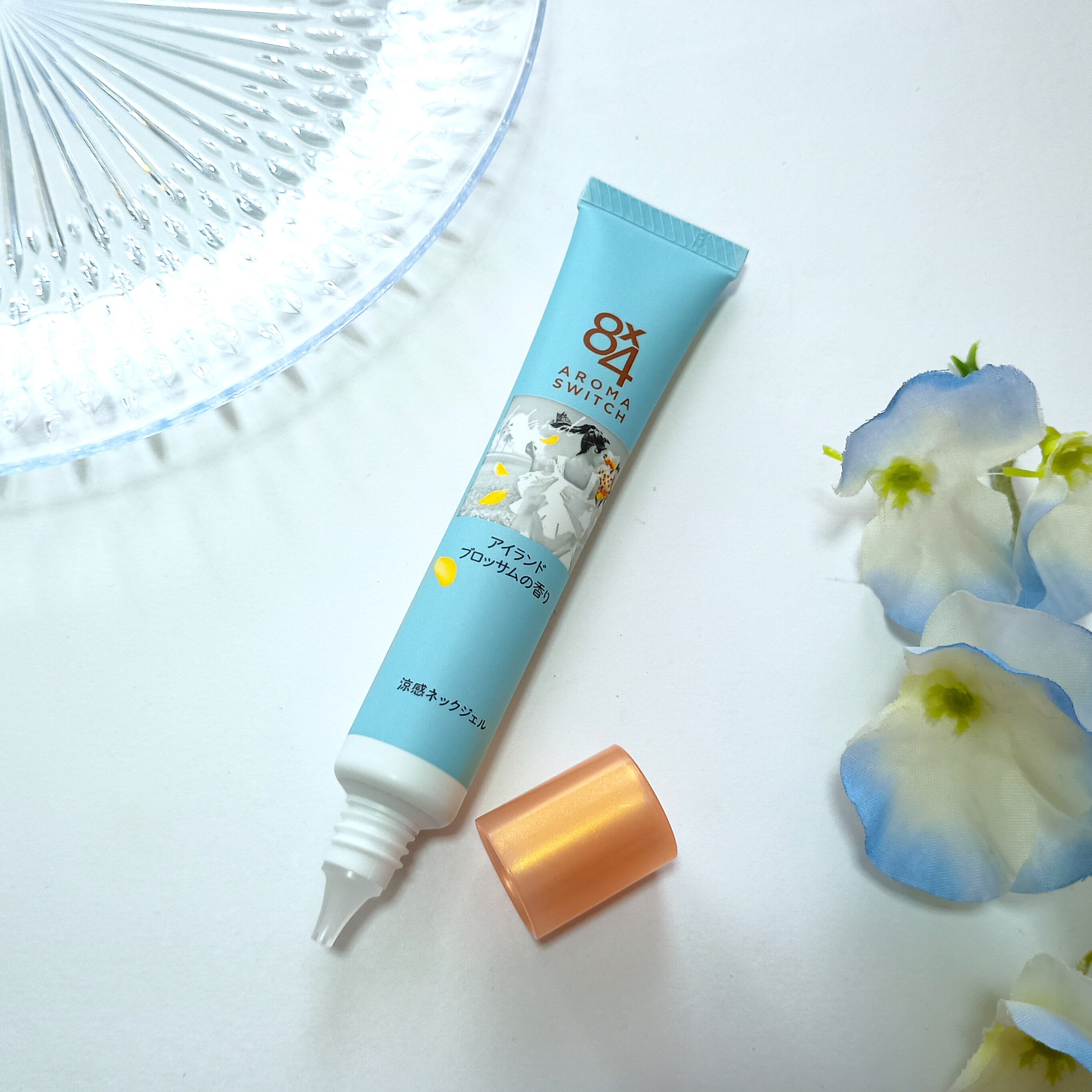 8x4 アロマスイッチ 涼感ネックジェル アイランドブロッサムの香り/８ｘ４/デオドラント・制汗剤を使ったクチコミ（2枚目）