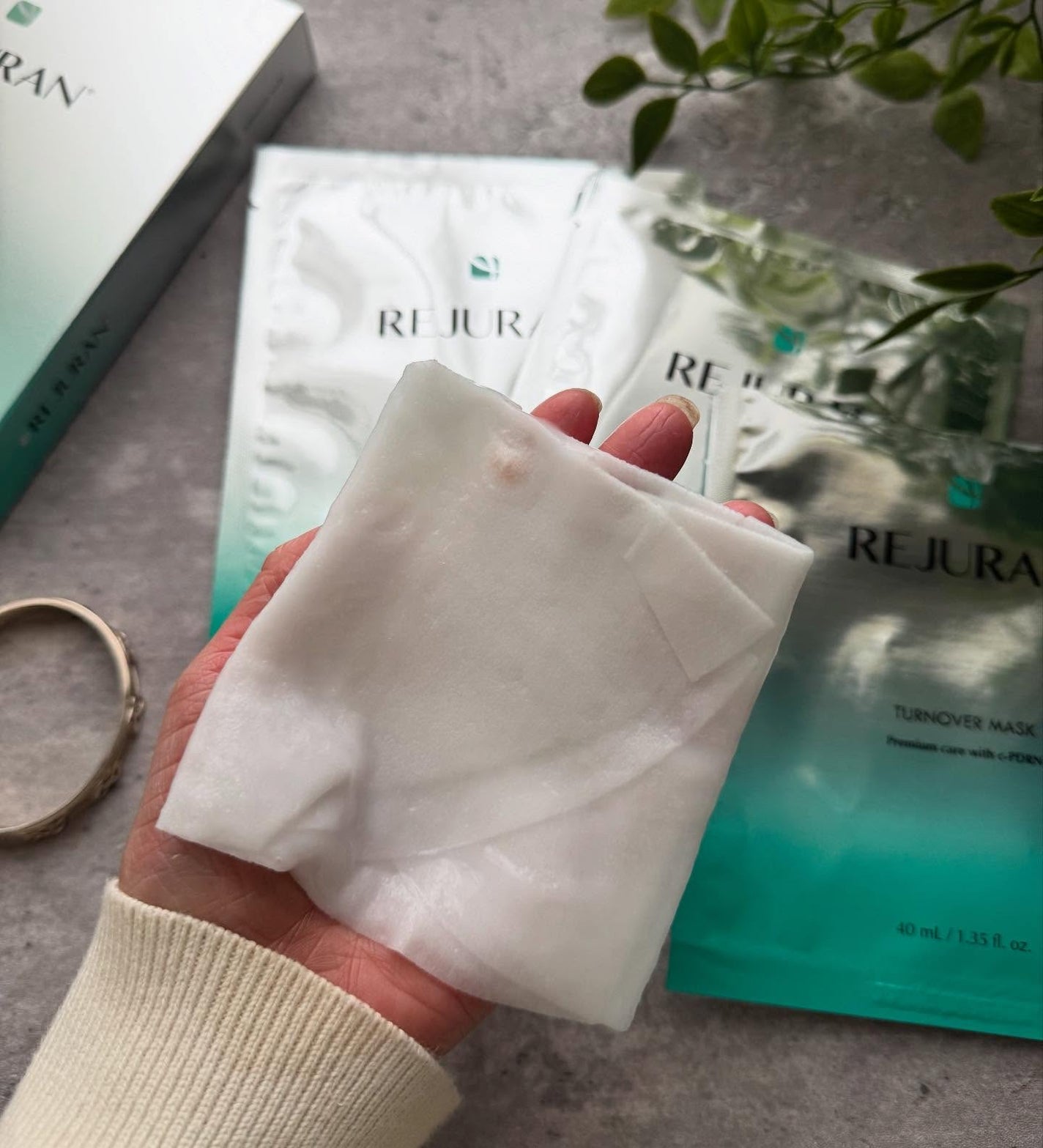 REJURAN ターンオーバーマスク(5枚入り)/REJURAN COSMETICS/シートマスク・パックを使ったクチコミ(3枚目)