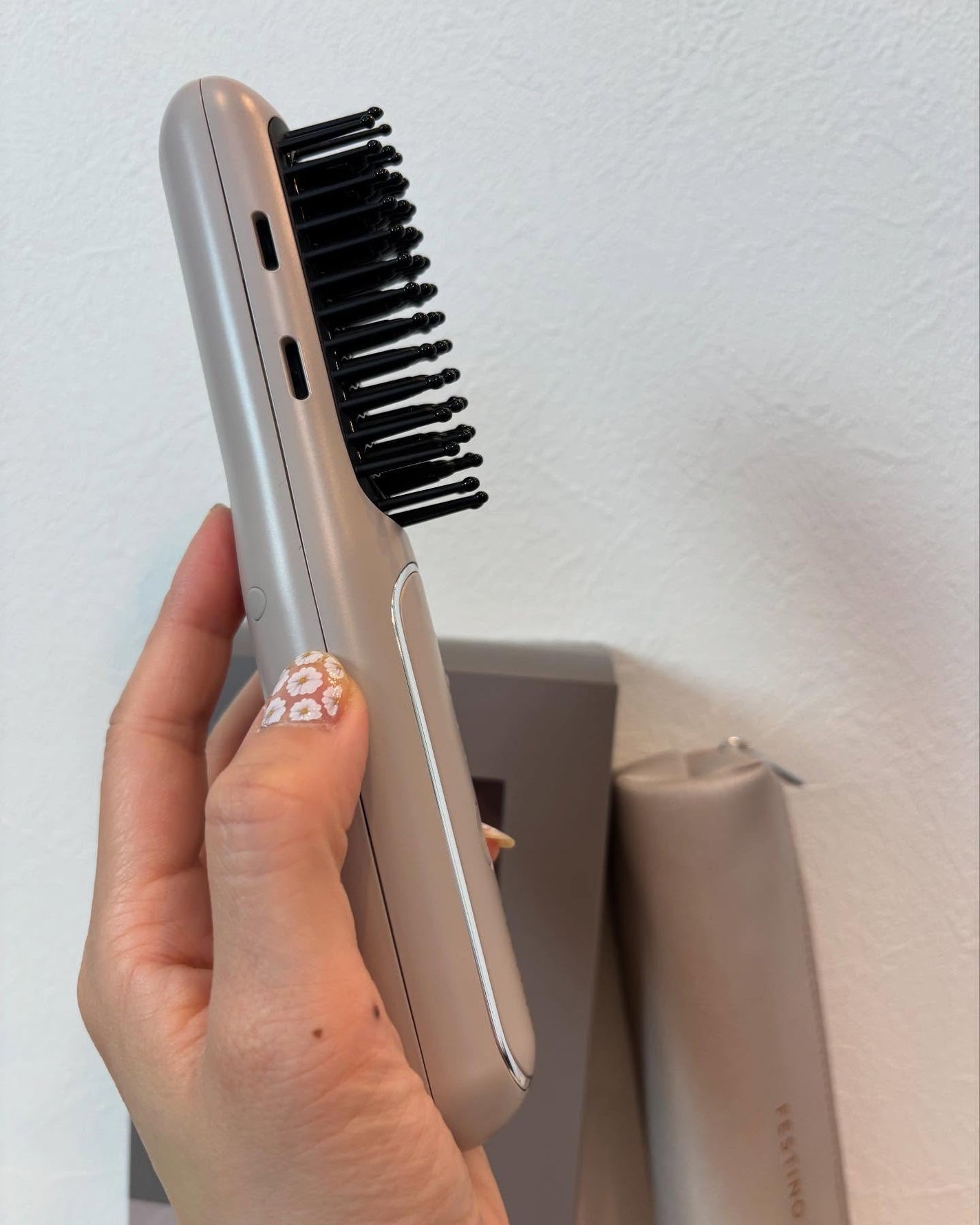 充電式 スタイリング ヒーターブラシ/FESTINO/ヒートブラシを使ったクチコミ(3枚目)
