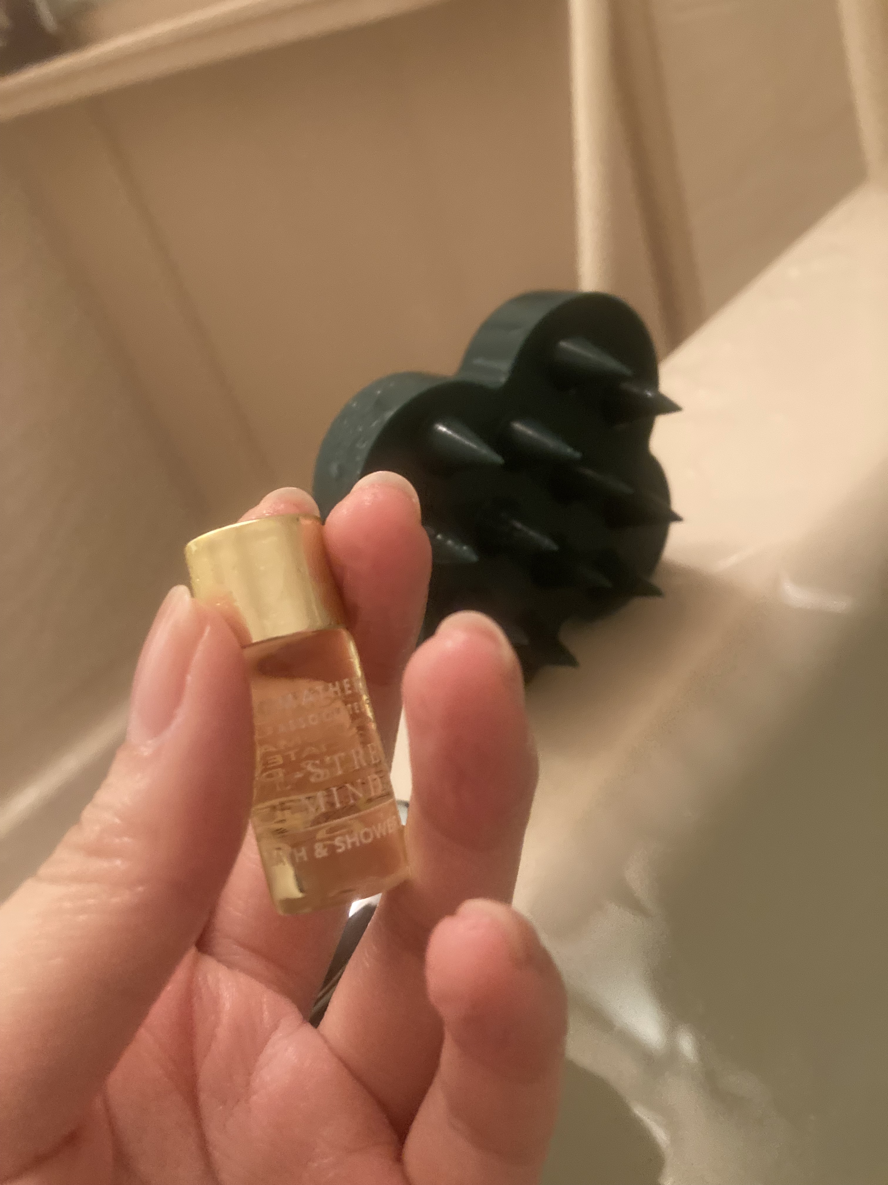 ミニチュア バスオイルコレクション N/アロマセラピーアソシエイツ/保湿系入浴剤を使ったクチコミ（2枚目）