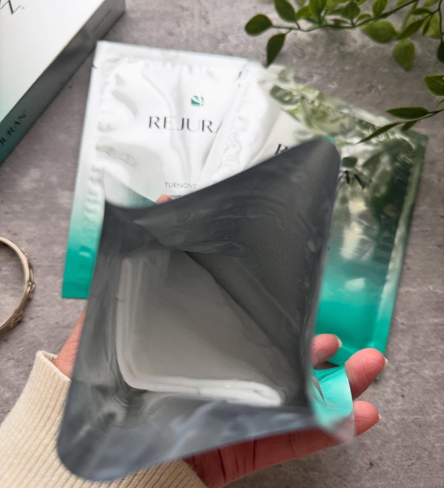 REJURAN ターンオーバーマスク(5枚入り)/REJURAN COSMETICS/シートマスク・パックを使ったクチコミ(2枚目)