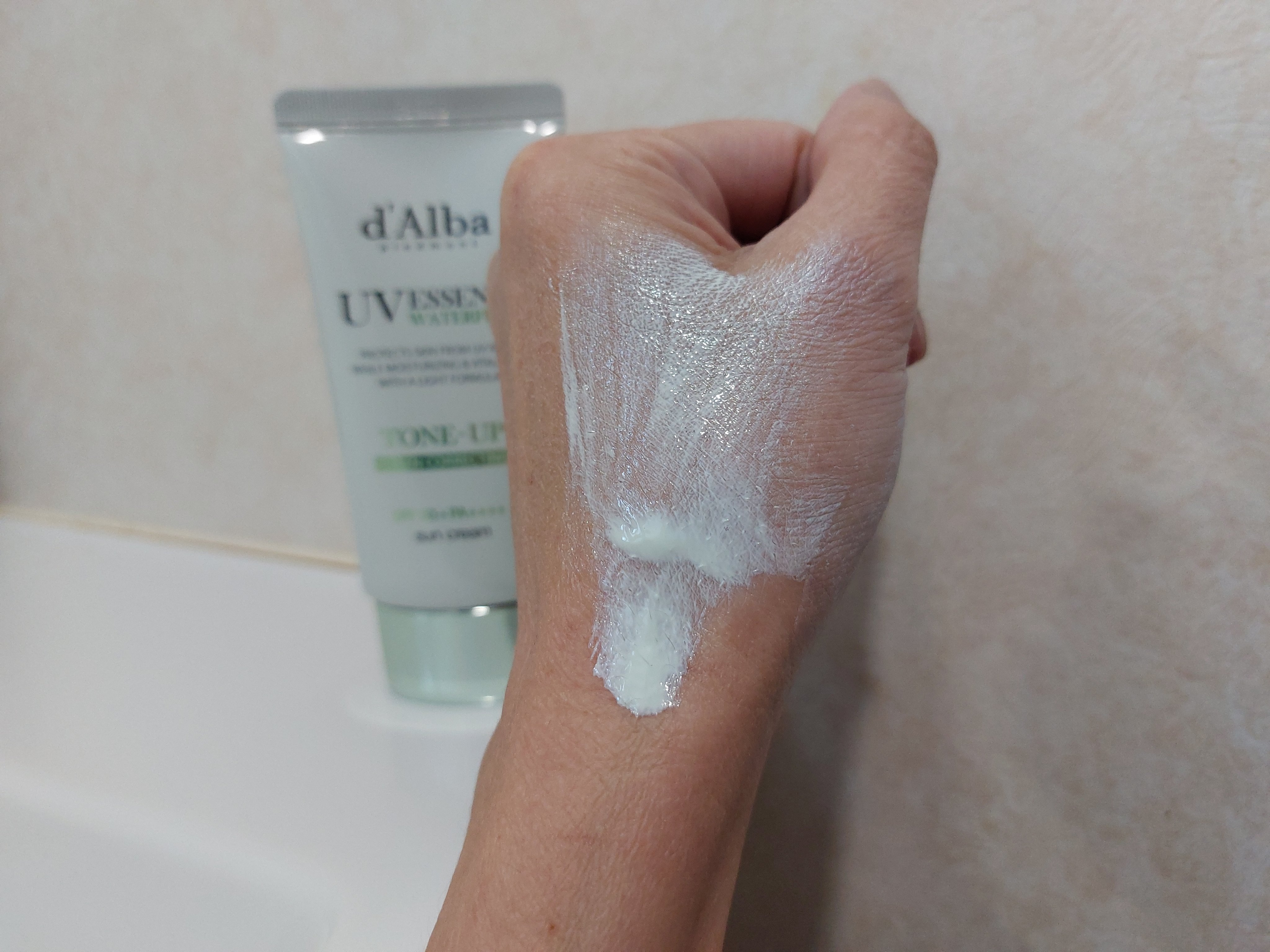 クリーンティーツリーリポソームトーンアップサンクリーム（グリーン）/ダルバ/日焼け止めクリームを使ったクチコミ（3枚目）