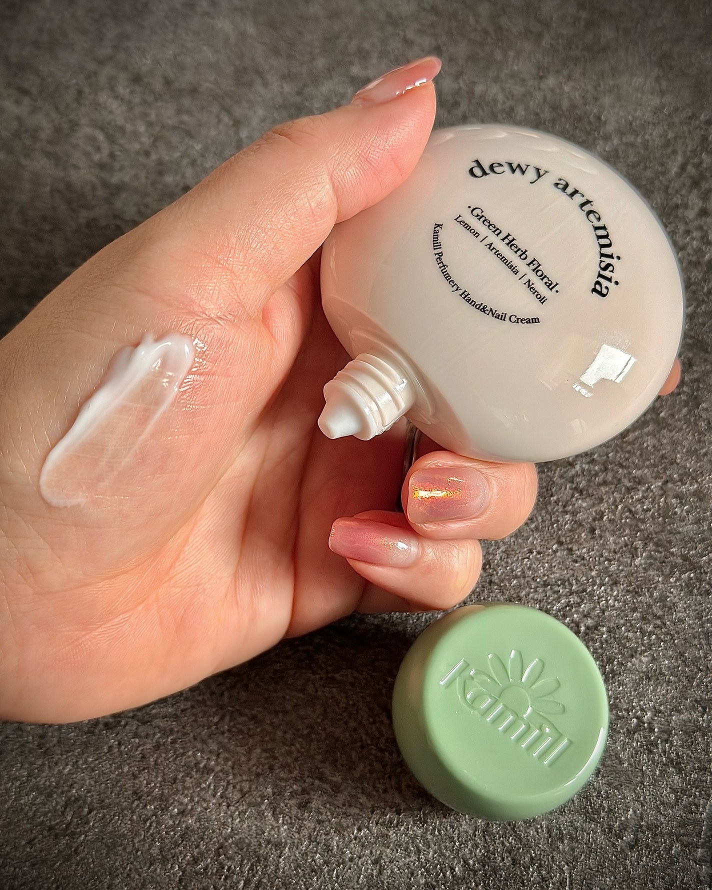 パフューマリー ハンド&ネイルクリーム チャーミングフラート 50ml/カミール/ハンドクリームを使ったクチコミ(4枚目)