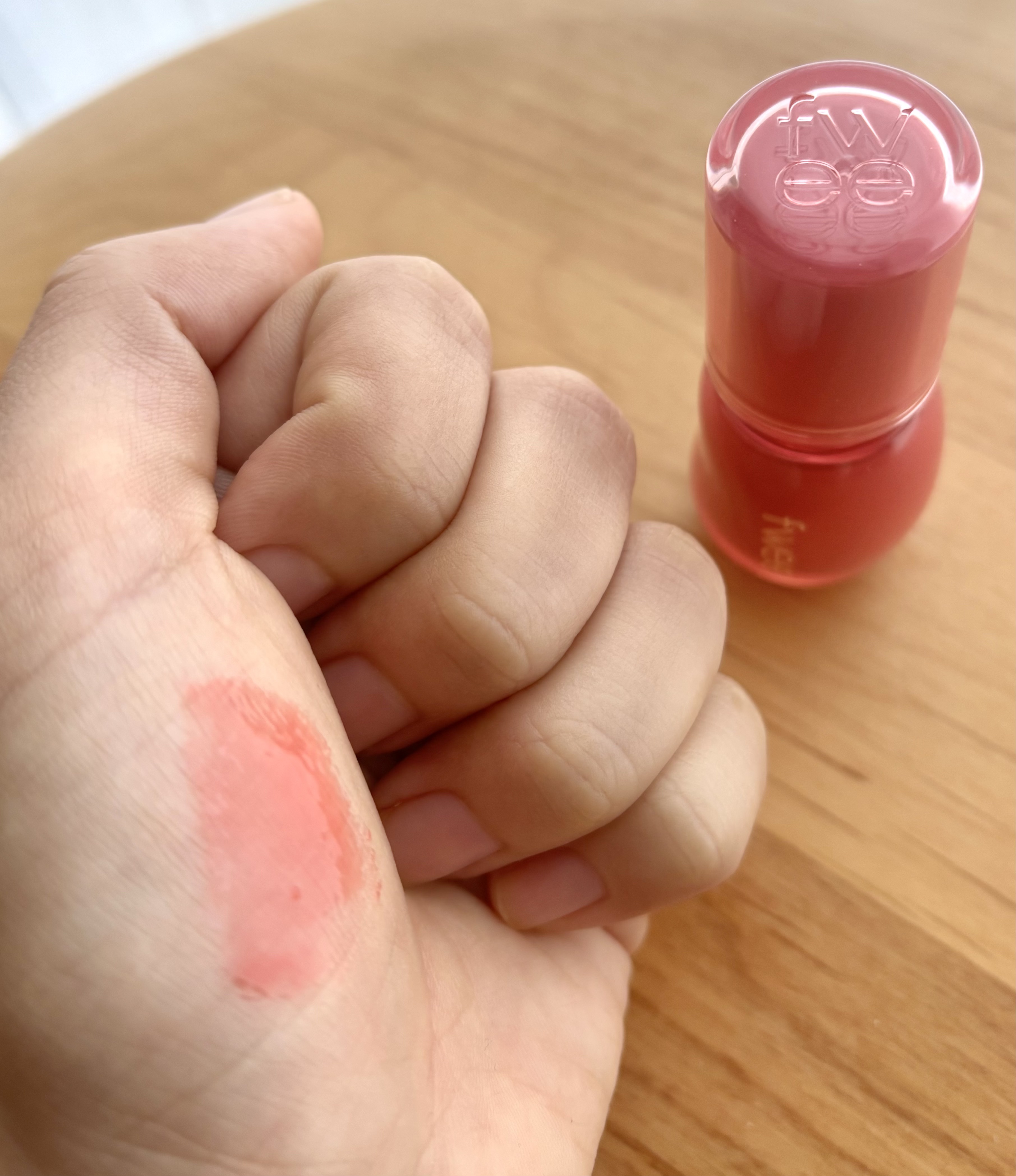 インク グラスティング リップ グロス/PERIPERA/リップグロスを使ったクチコミ（2枚目）