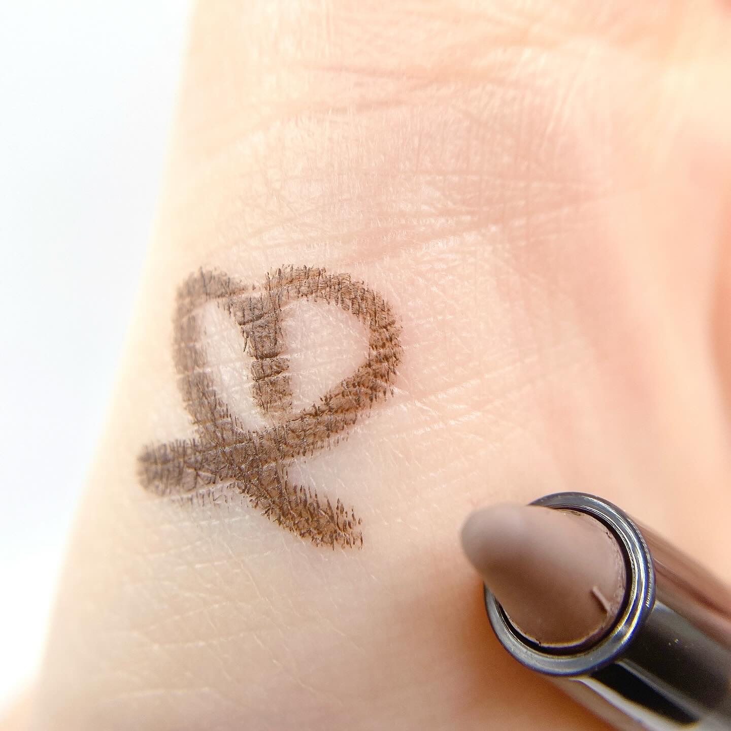 スティロ オンブル エ コントゥール/CHANEL/スティックアイシャドウを使ったクチコミ（2枚目）