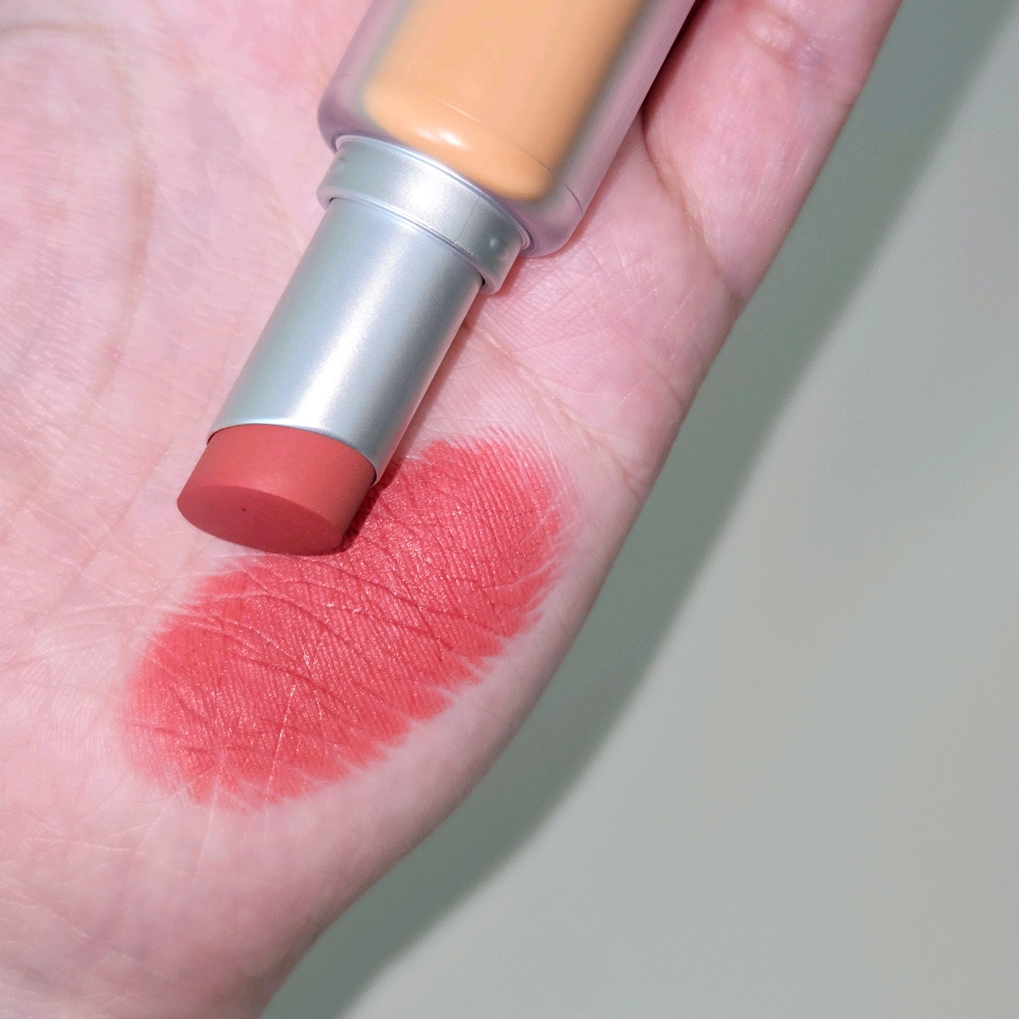 バルキーマットリップスティック 406 ニューパッション/Laka/口紅を使ったクチコミ（3枚目）