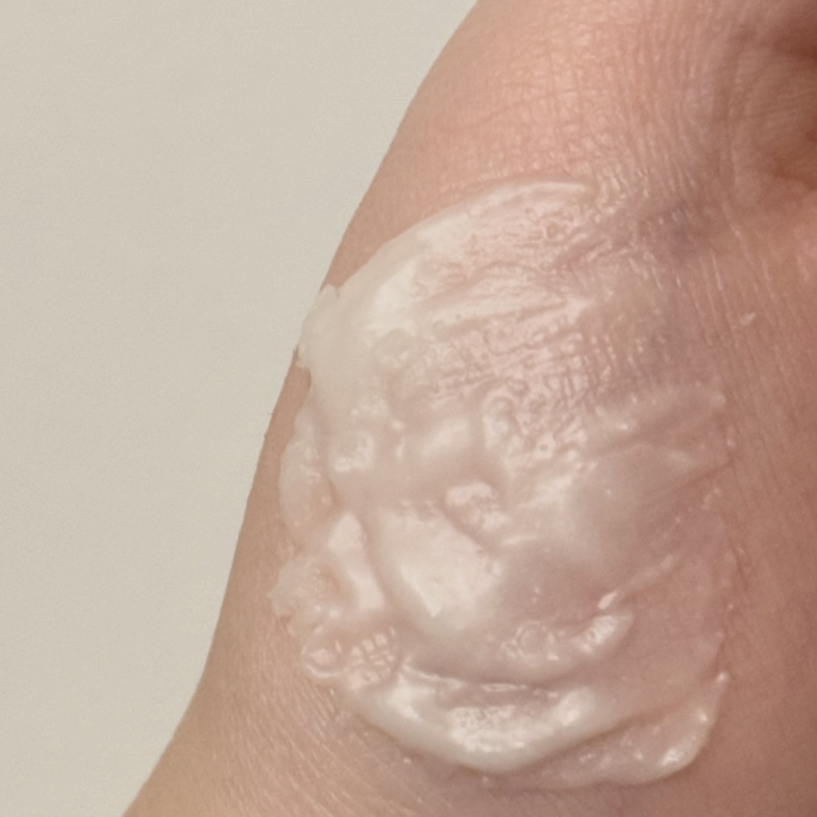 MONOQU BALMのクチコミ「┈┈┈┈┈┈┈┈┈┈

MONOQU

BALM

┈┈┈┈┈┈┈┈┈┈

しなやかな束感続く.....」（3枚目）