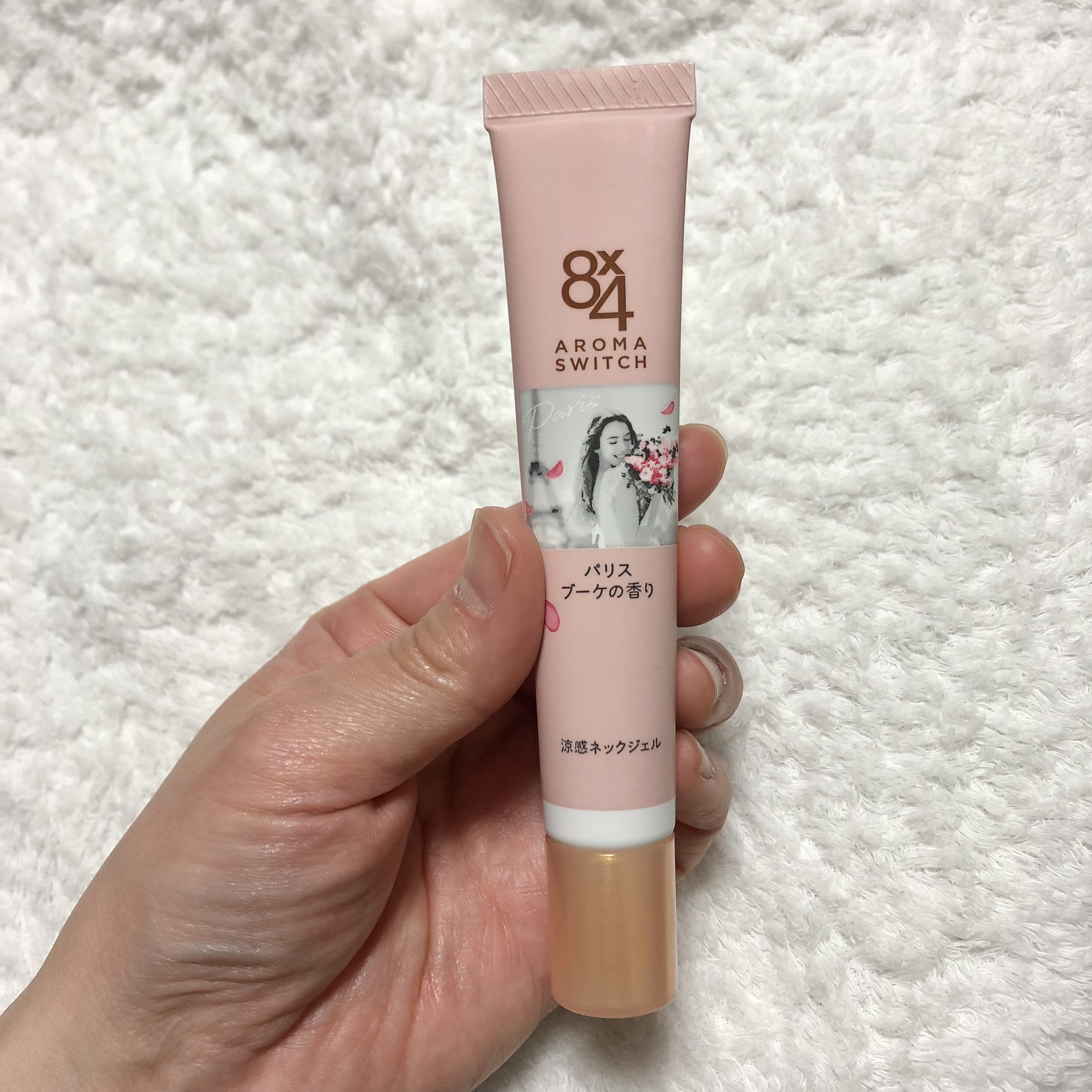 8x4 アロマスイッチ 涼感ネックジェル パリスブーケの香り/８ｘ４/デオドラント・制汗剤を使ったクチコミ（2枚目）