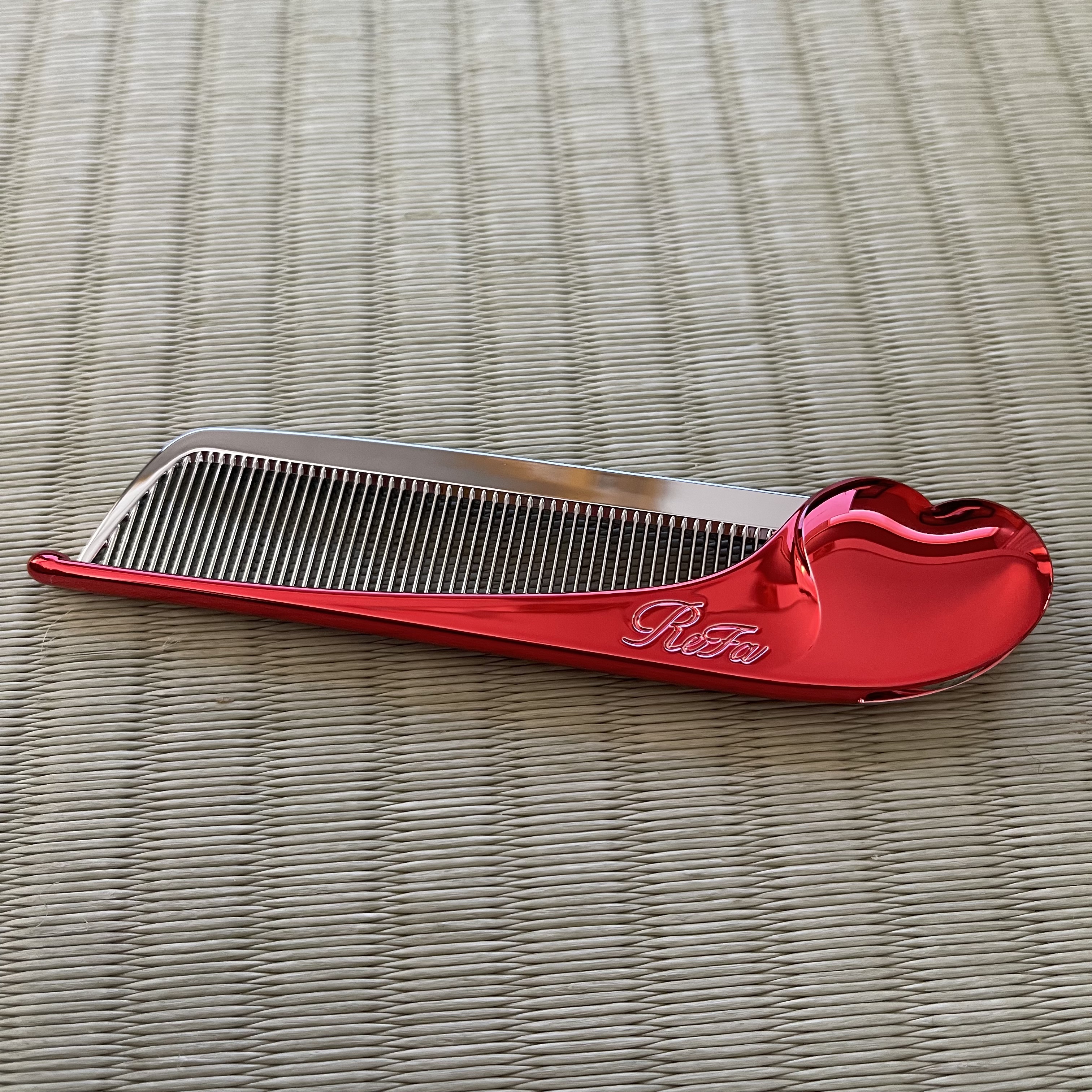 リファ ハートコーム アイラ シャインレッド 新色 リファハートコーム