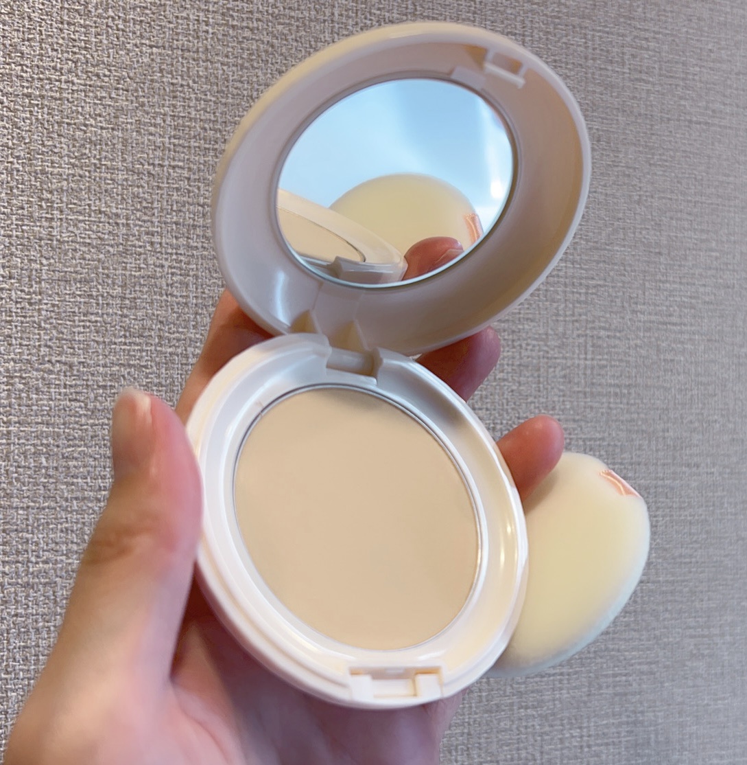 ミネラルBBパウダー EM（エンリッチモイスト）/毛穴パテ職人/プレストパウダーを使ったクチコミ（3枚目）