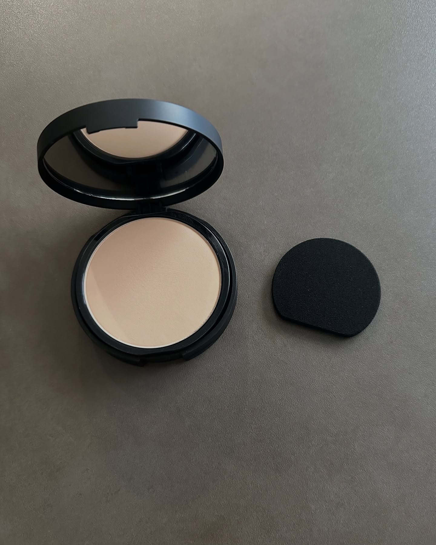 ベアプロ 24HR パウダー ファンデーション/bareMinerals/パウダーファンデーションを使ったクチコミ（2枚目）