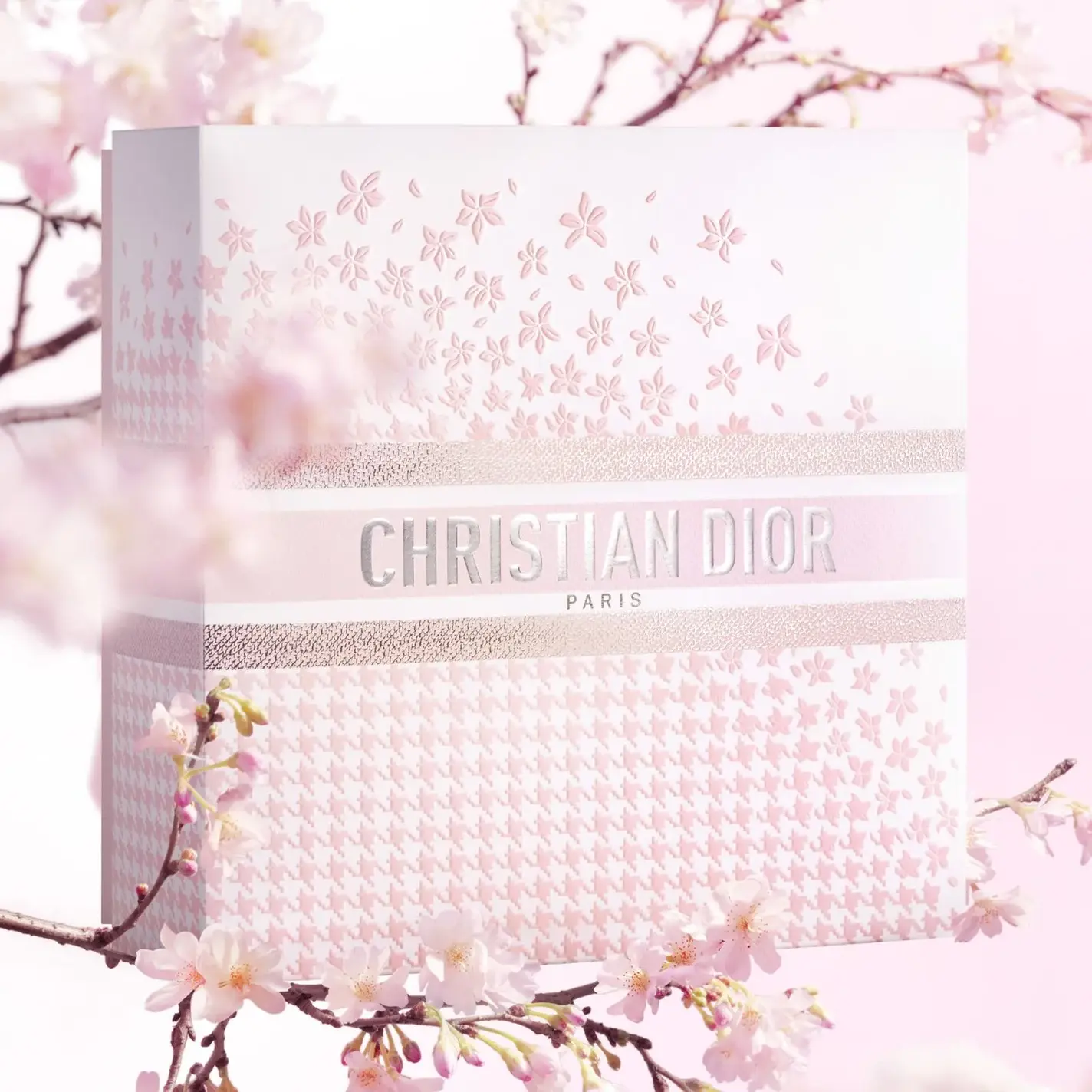 DIORから桜ピンク色のアイパレット&リップ マキシマイザー「サクラ メイクアップ コレクション」が登場!の画像