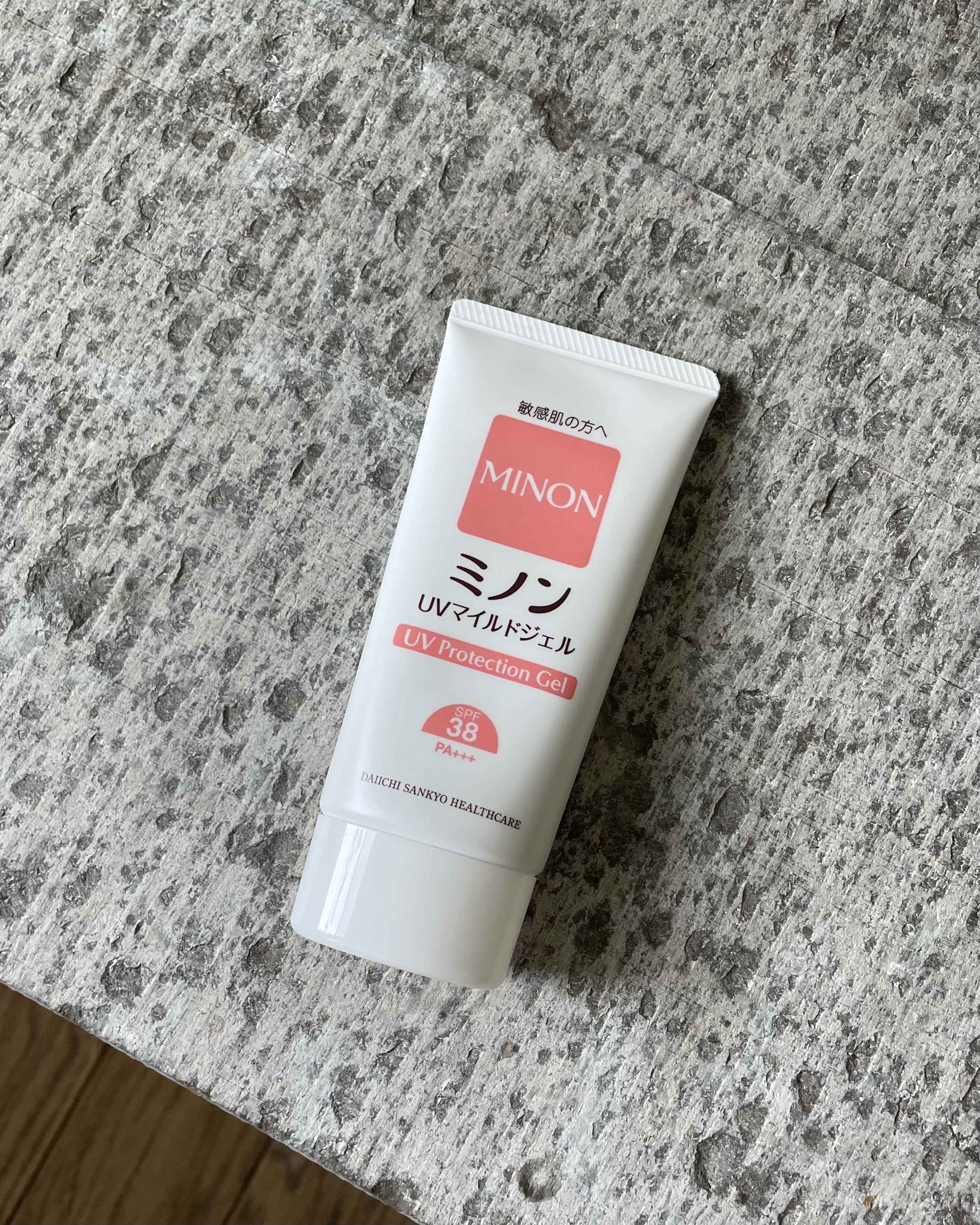 ミノンから製品の提供をいただきました。

ミノンUVマイルドジェル

SPF38 PA＋＋＋
紫外線吸収剤・香料・着色料・パラベンフリー

肌のバリア機能をサポートしながら、
やさしさを考えた処方が特徴の日焼け止め。 石けん、全身洗浄料、洗