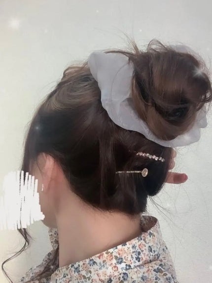 コスメコンシェルジュの日常 on LIPS 「3分でできるお団子ヘア🍡高い位置にポニーテールして三つ編みをし..」(1枚目)