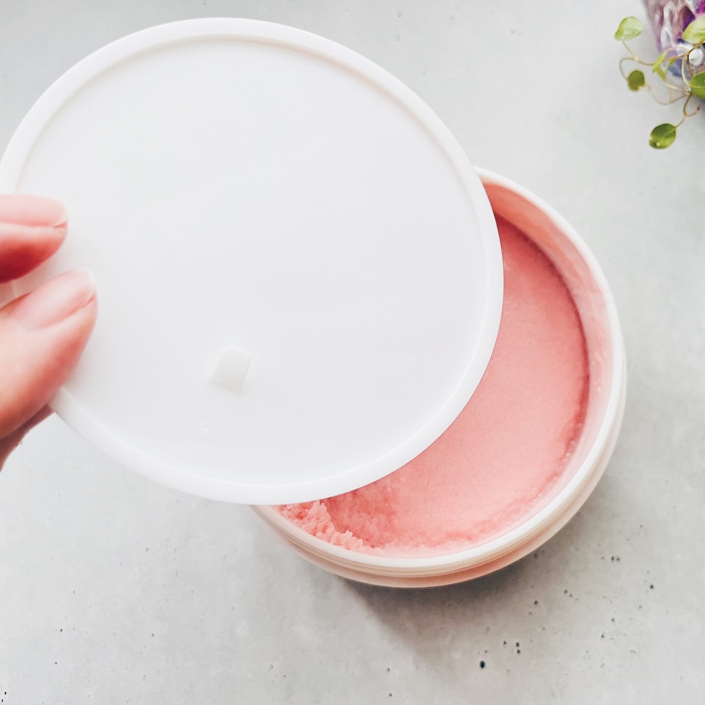 キューミースウィートボムタラソスクラブ ピオニーブーケの香り/AGARISM/ボディスクラブを使ったクチコミ(2枚目)