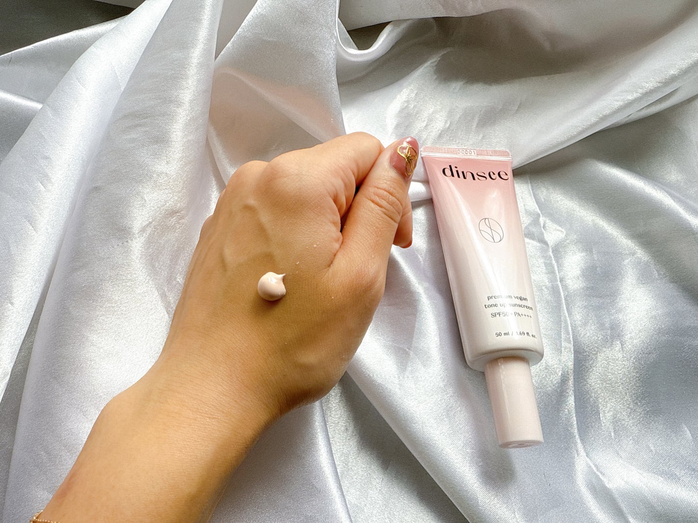 プレミ アムビーガン トーンアップ日焼け止め SPF50+PA++++/dinsee/日焼け止めミルクを使ったクチコミ(2枚目)