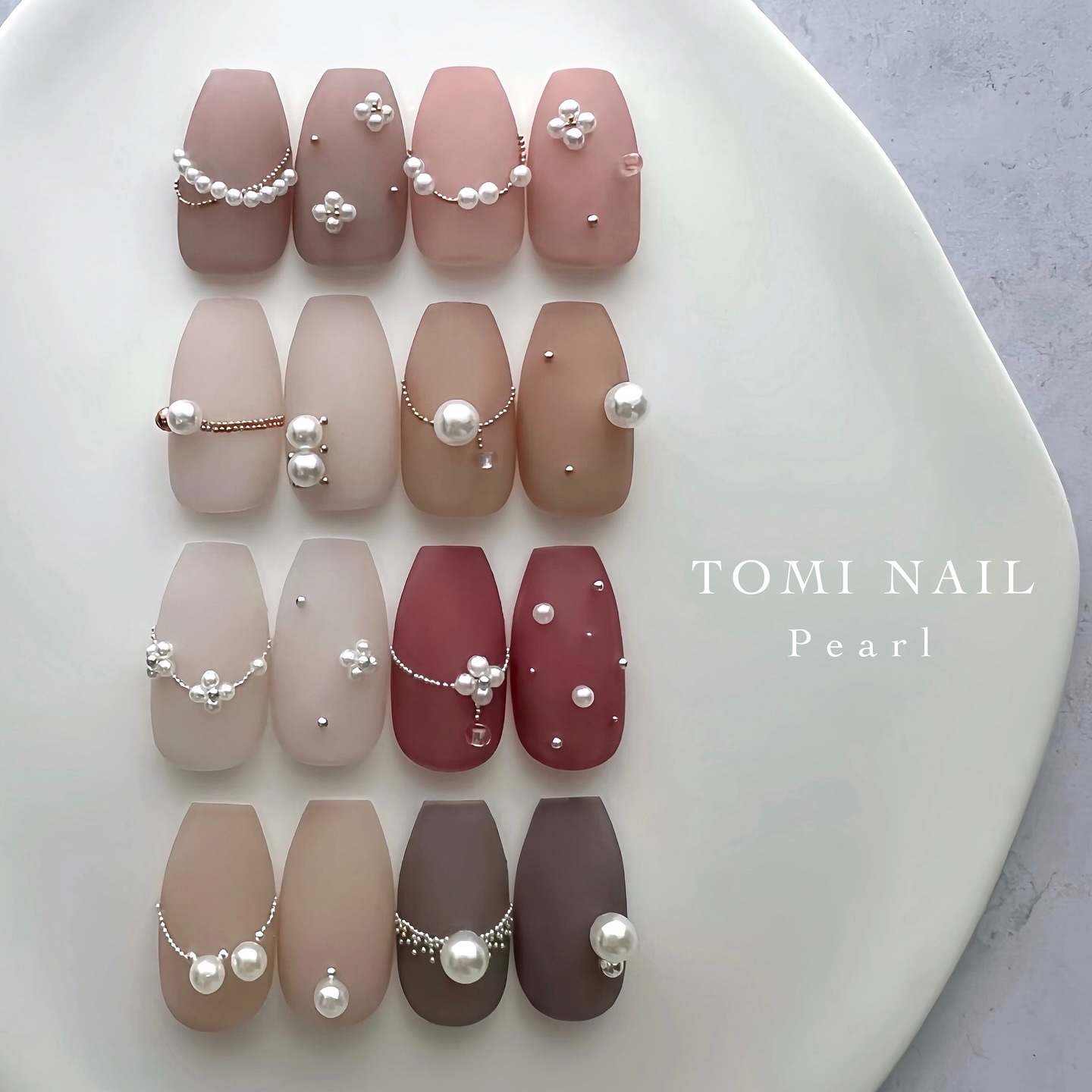 #パールネイル,#アクセサリーネイル,#ビジューネイル,#キラキラネイル,#ネックレスネイル,#リングネイル,#パールフラワーネイル,#春ネイル,#大人可愛いネイルのネイルデザイン