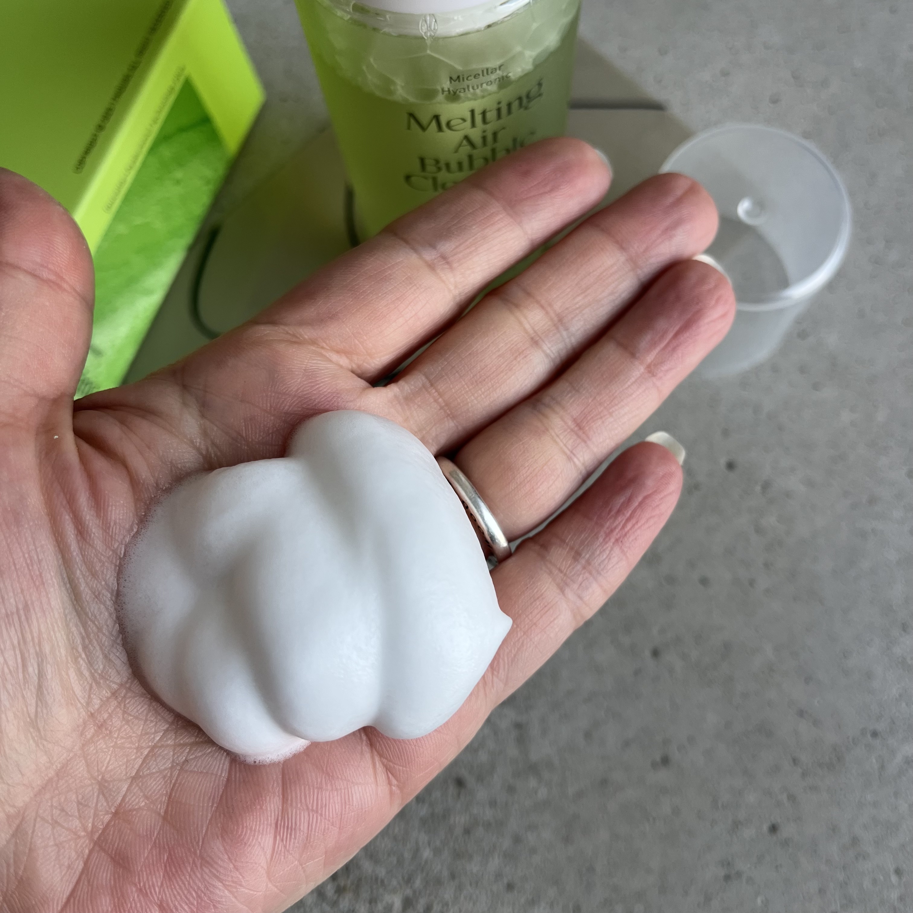 メルティングエアバブルクレンザー/17Hours/泡洗顔を使ったクチコミ（2枚目）