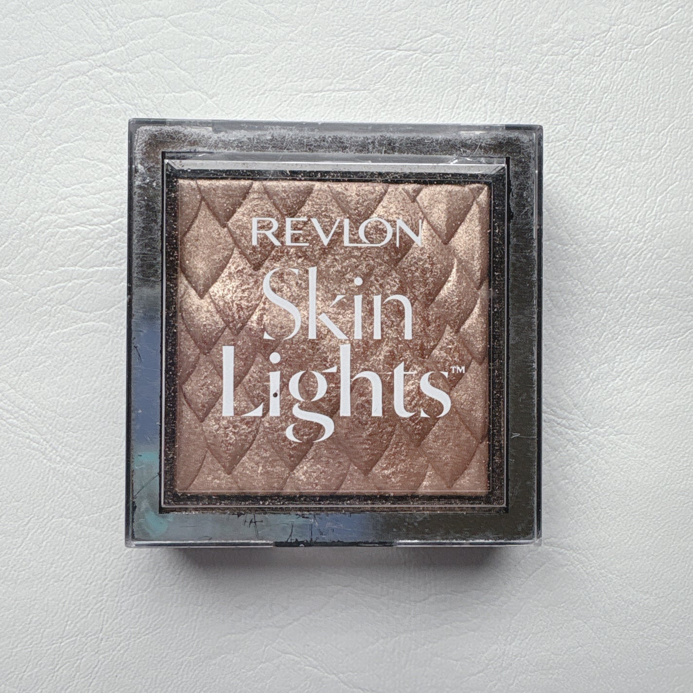 スキンライト プリズマティック ハイライター/REVLON/プレストパウダーを使ったクチコミ(1枚目)