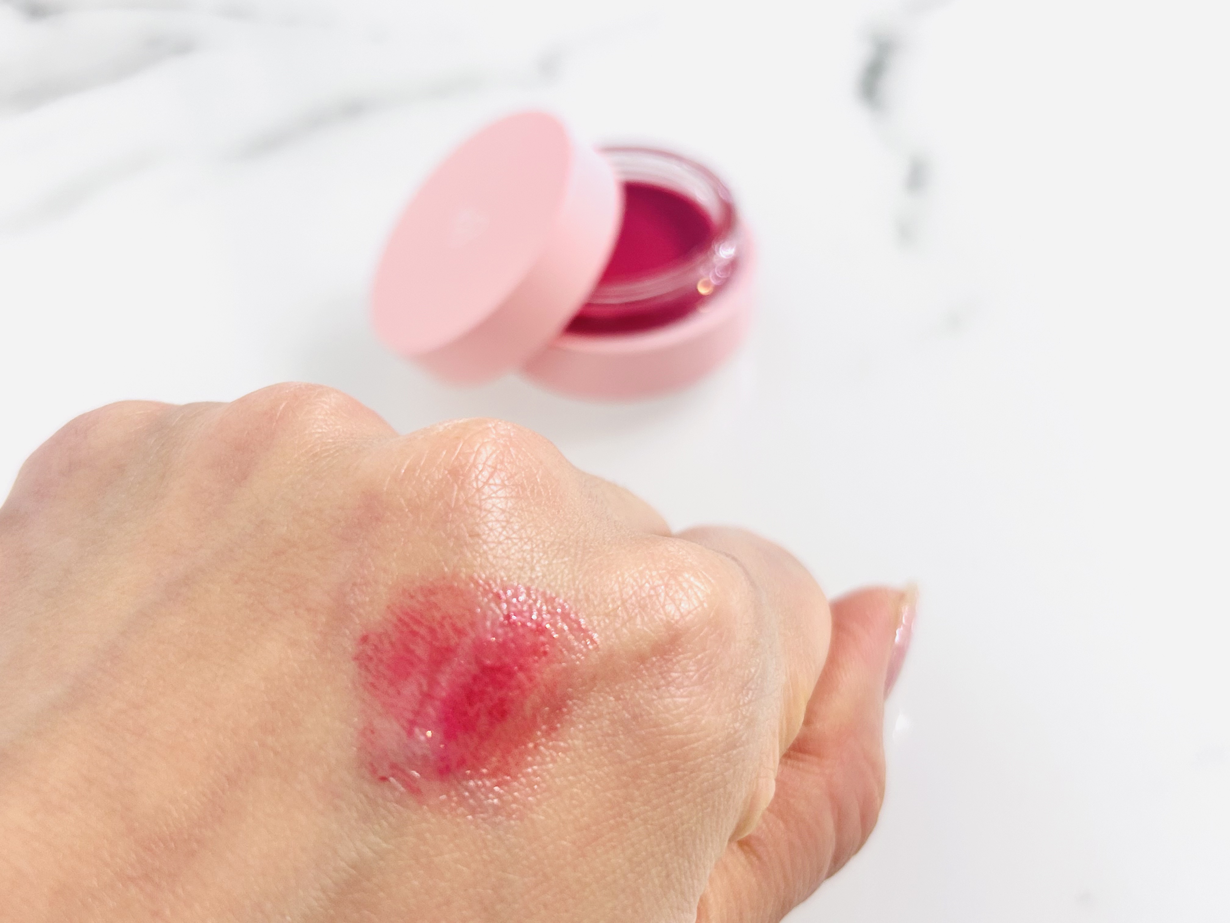 GLOWY TINT BALM 07 BUBBLE BALM/AOU/リップグロスを使ったクチコミ（2枚目）