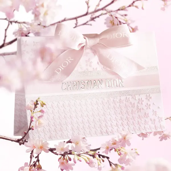 DIORから桜ピンク色のアイパレット&リップ マキシマイザー「サクラ メイクアップ コレクション」が登場!の画像