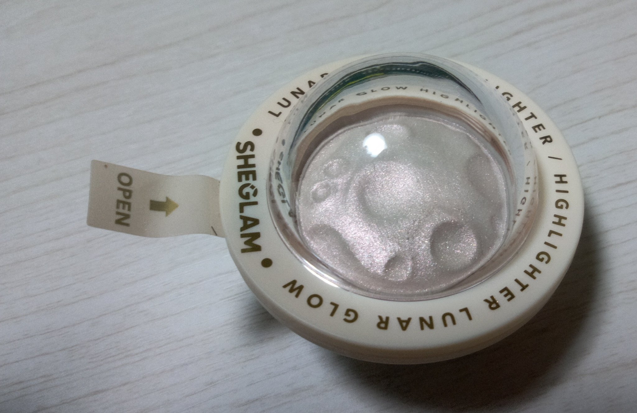 ルナグロウ ハイライター バニラフロスト/SHEGLAM/パウダーハイライトを使ったクチコミ（2枚目）