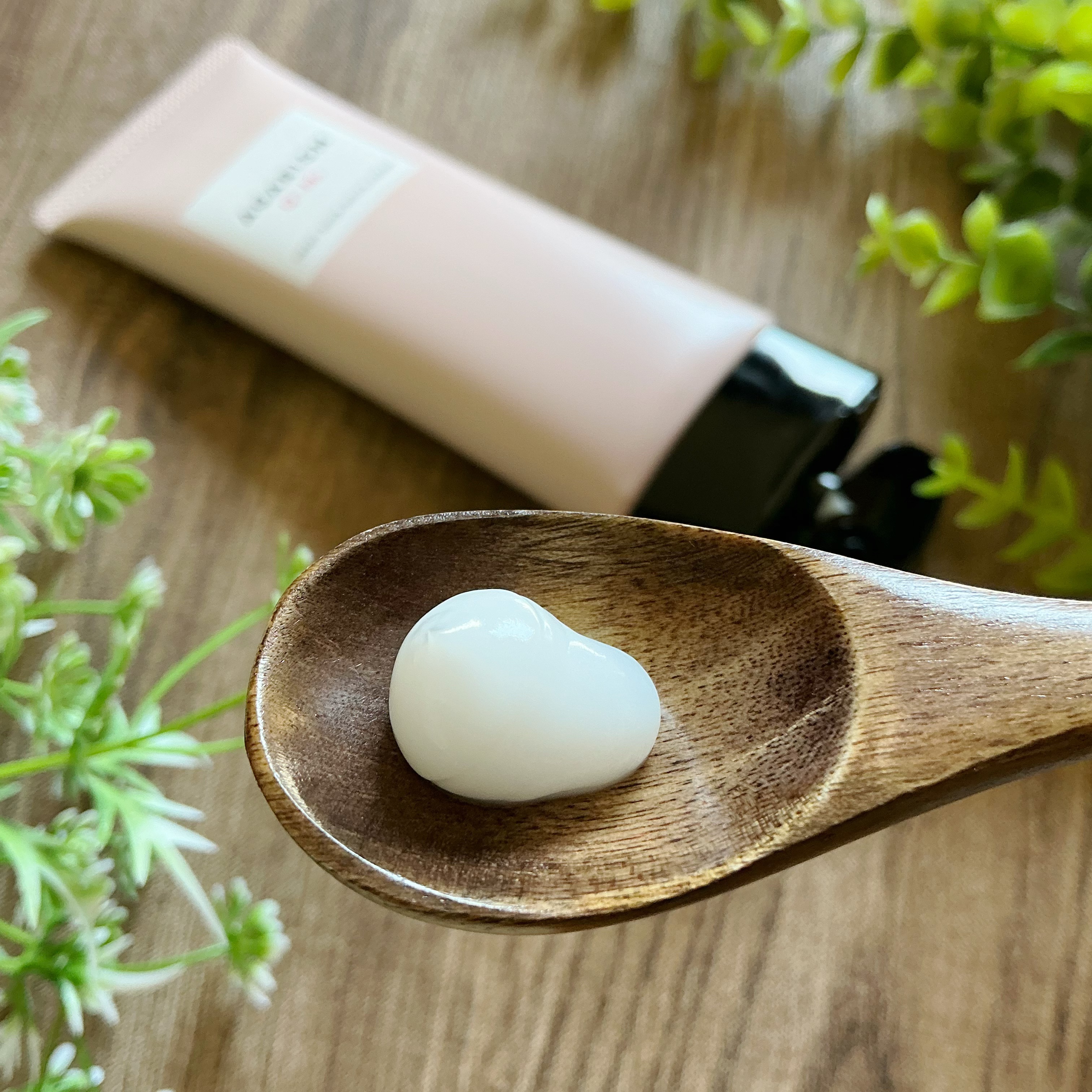 キューミースウィートボムホワイトクリーム/AGARISM/ボディクリームを使ったクチコミ（3枚目）