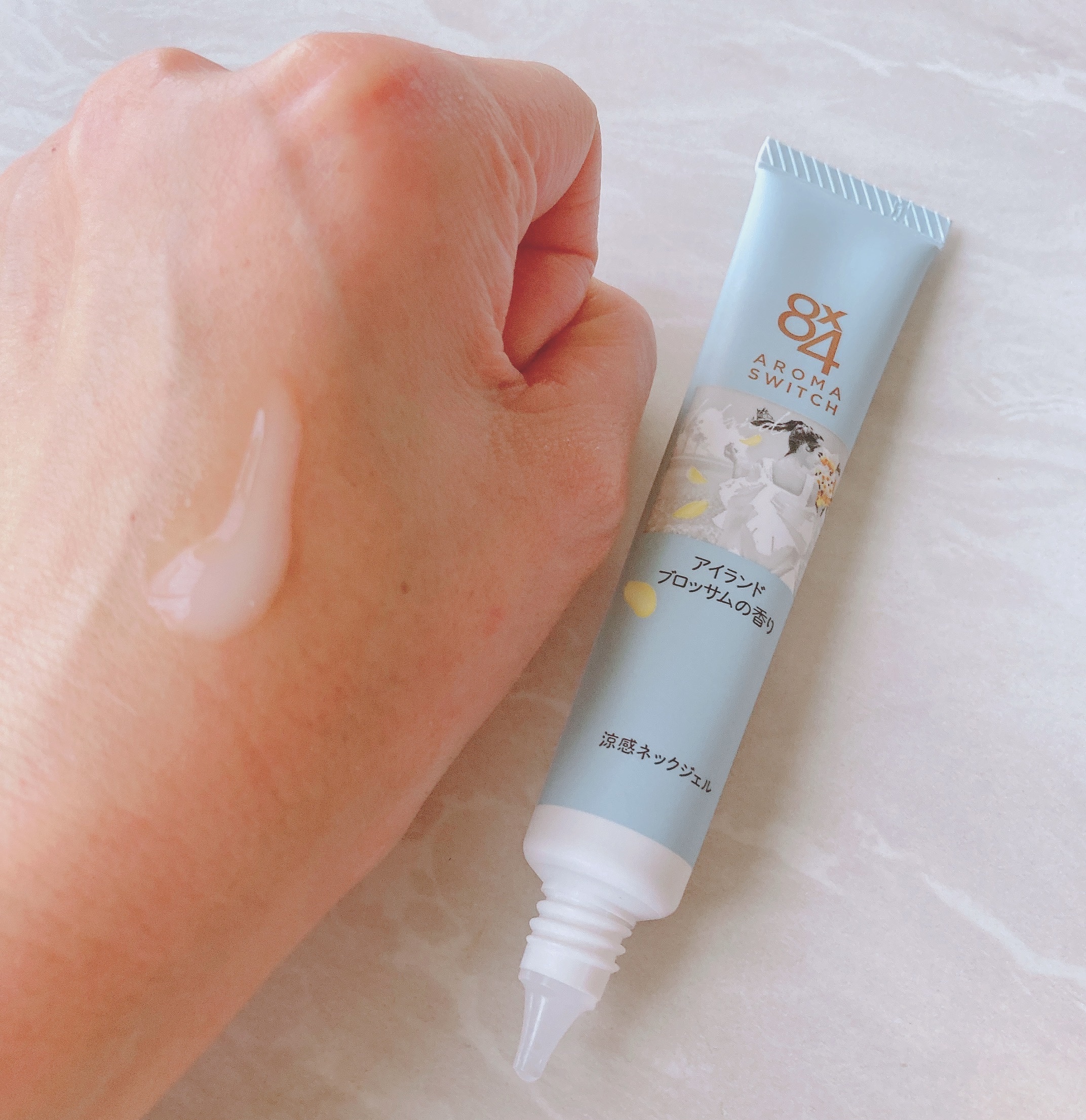 8x4 アロマスイッチ 涼感ネックジェル アイランドブロッサムの香り/８ｘ４/デオドラント・制汗剤を使ったクチコミ（3枚目）
