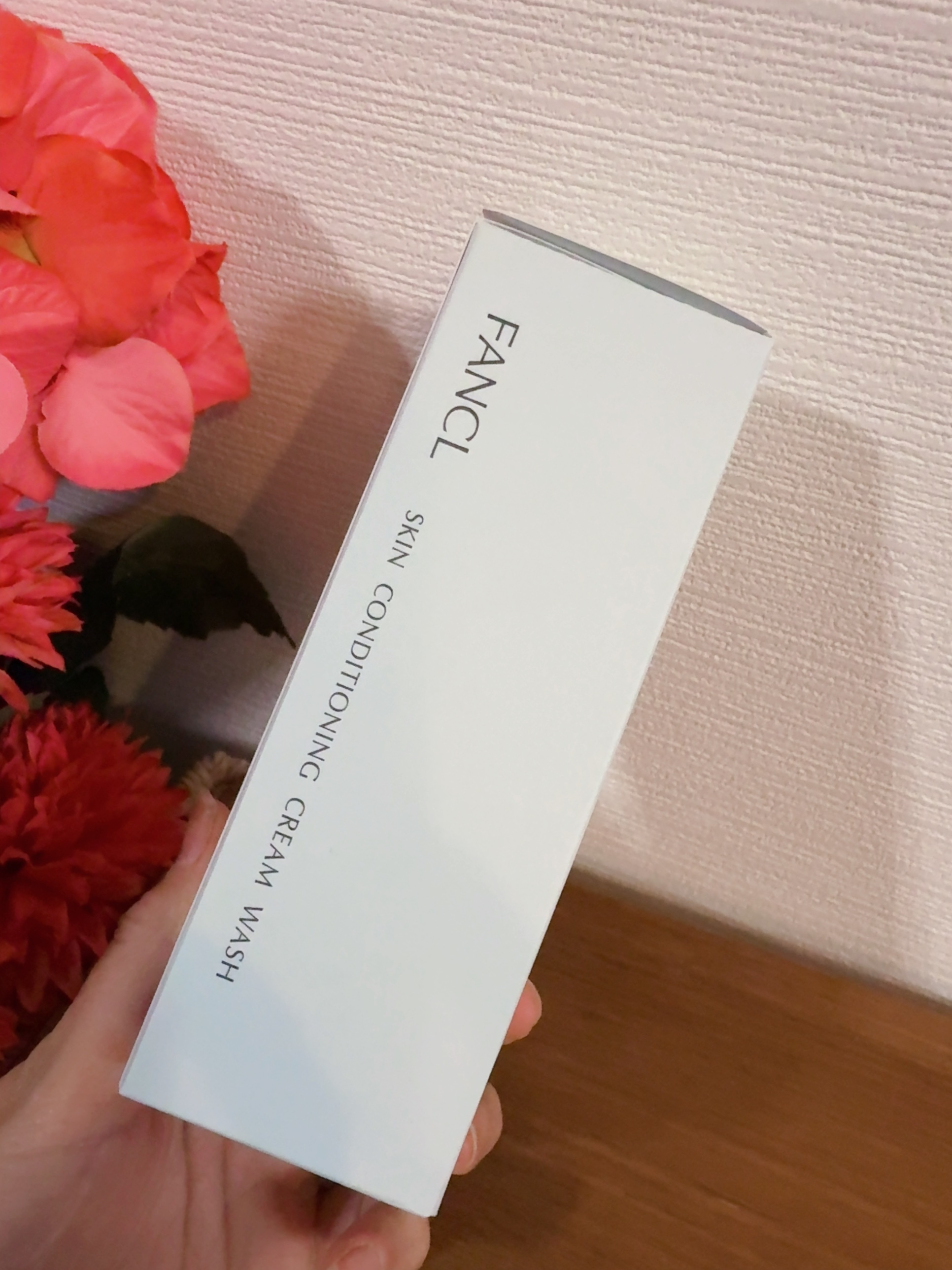 ＃PR ＃ファンケル　＃LIPSプレゼント
ファンケルスキンコンディショニング洗顔　をお試ししました。

こちらは肌の水分保持に着目した保水洗顔になります。
乾燥・肌あれ・くすみの原因である不要な皮脂・角層は洗い流してくれるそうです。
クリ