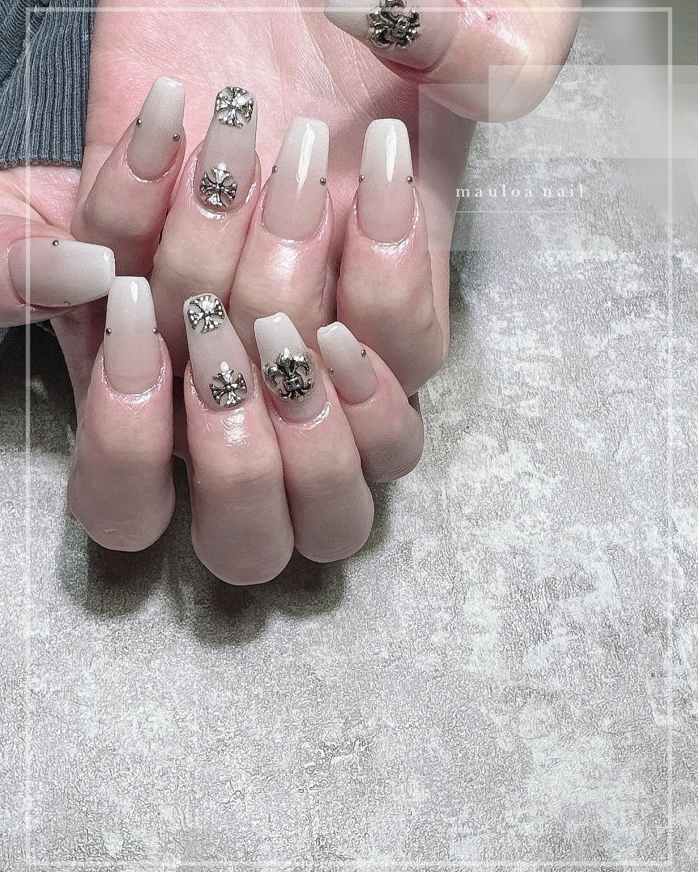 mauloa_nail on LIPS 「・ ✝️🩶・・ネイルやり方動画fantistにて多数更新してま..」(1枚目)