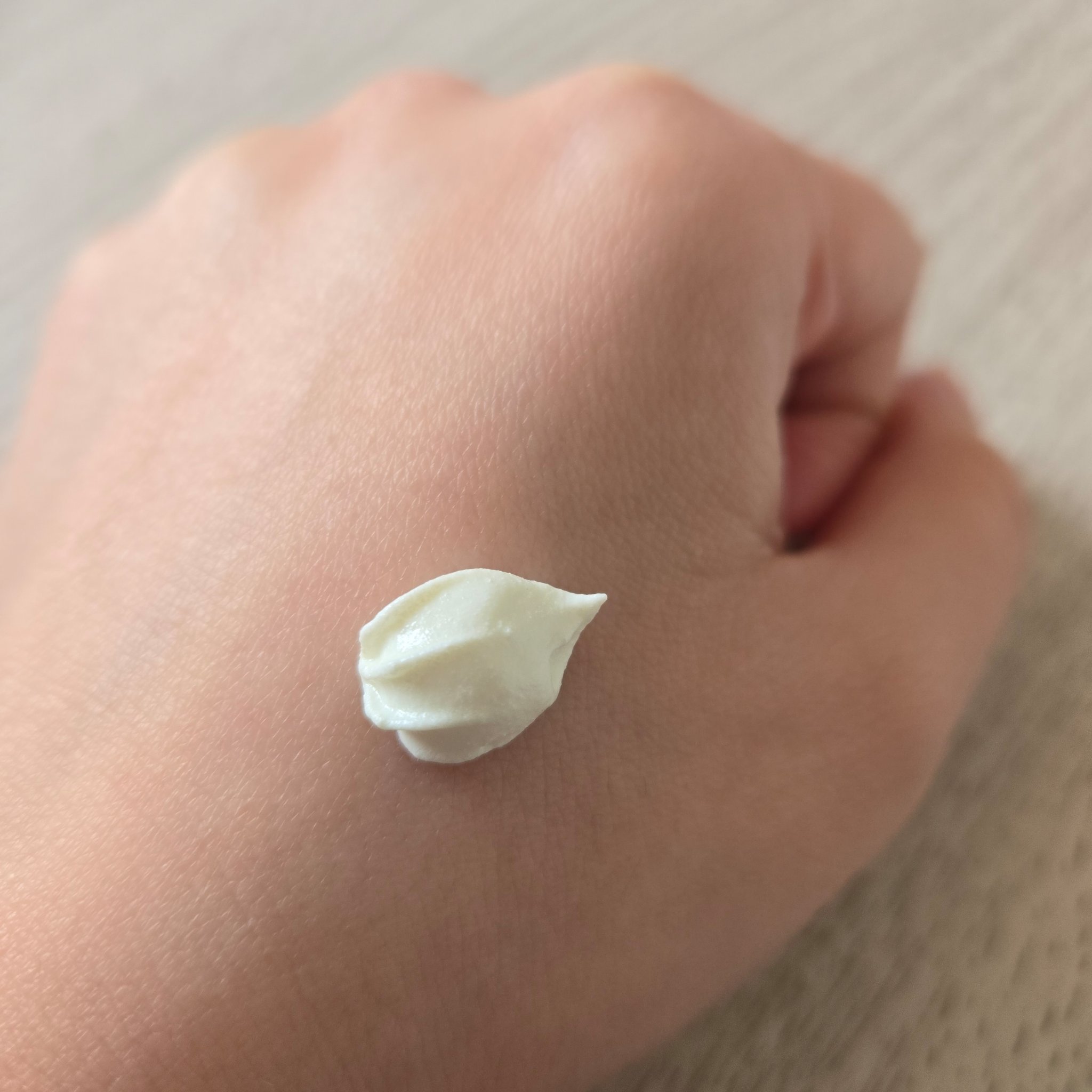 アクアリッチ エアリーホールドクリーム（呼吸感ベールUV）/ビオレ/日焼け止めクリームを使ったクチコミ（3枚目）