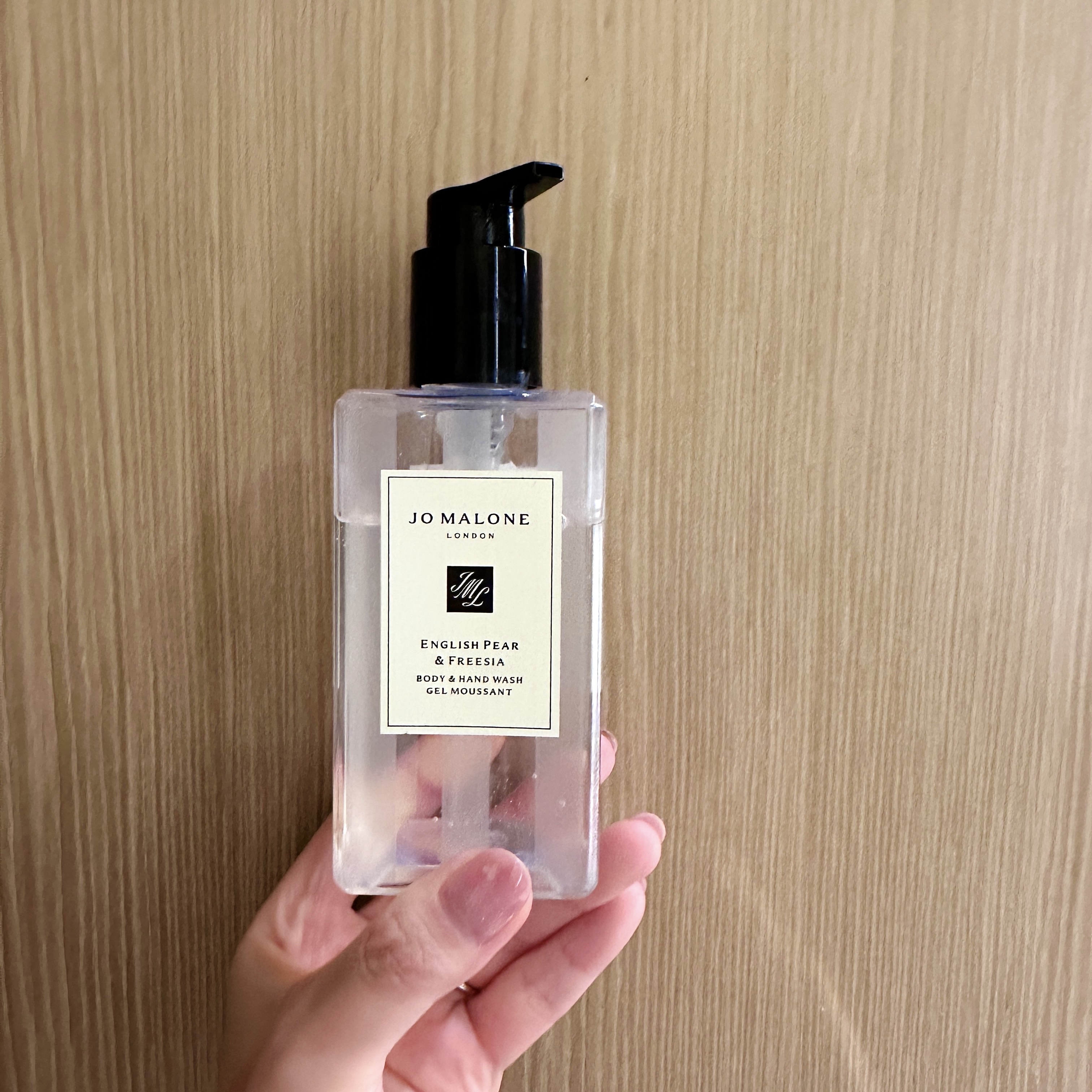 Jo MALONE LONDON イングリッシュペアー&フリージア　ボディ&ハンドウォッシュのクチコミ「ジョーマローンのハンドソープ🫧

手を洗った後も、ふんわり香りが残るなんて…！イングリッシュペ.....」（1枚目）