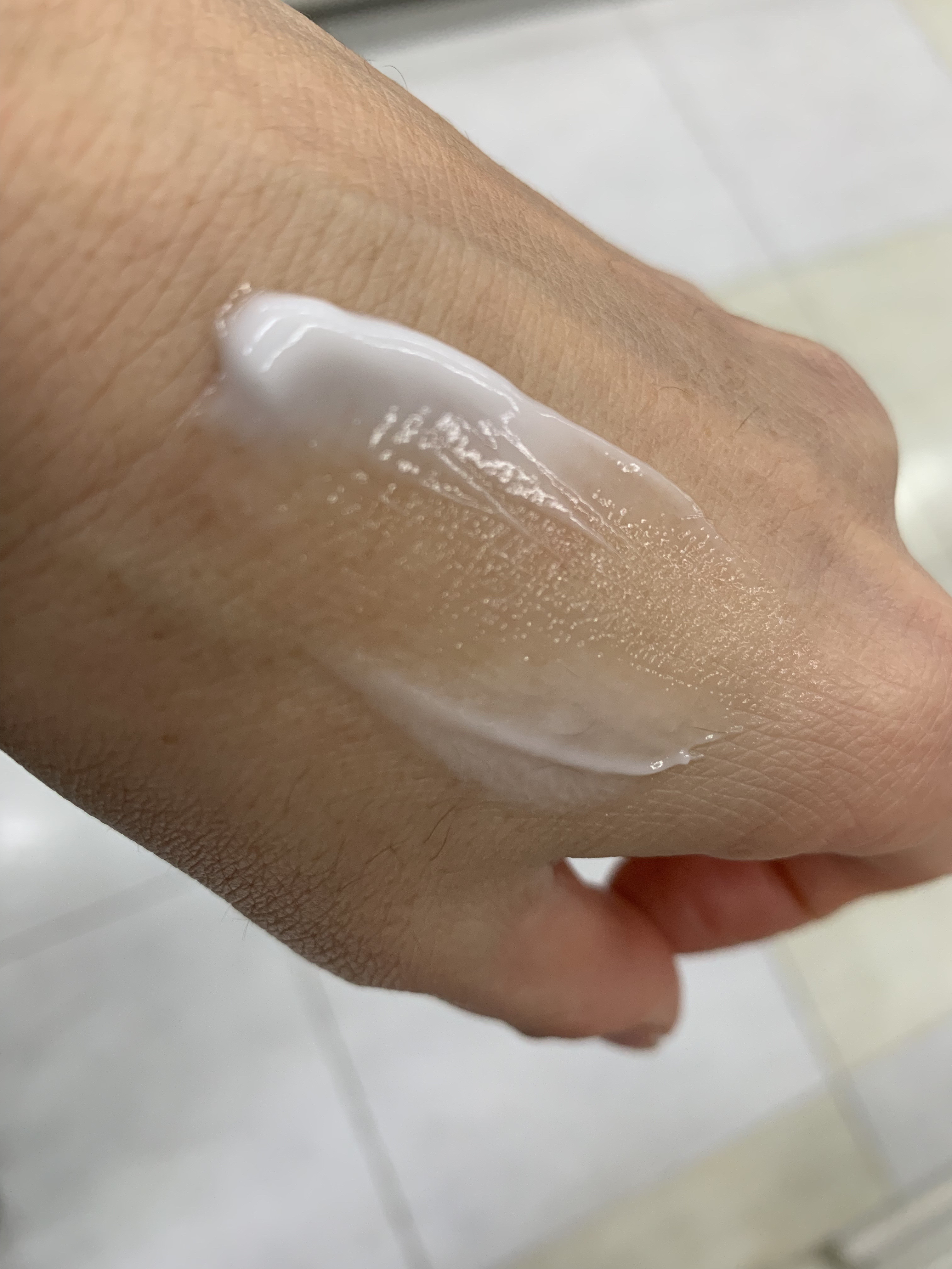 バイブラント ラディアンス　アロマミルク 200ML/ジョンソンボディケア/ボディミルクを使ったクチコミ（2枚目）