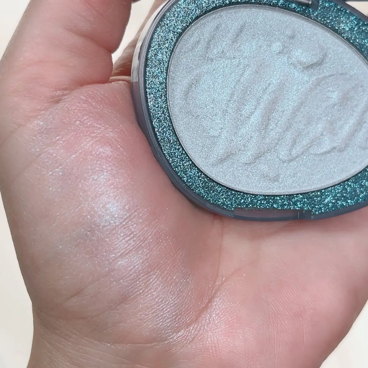 フィー グリッツストーンハイライター HL03 マリンベイビー/fwee/パウダーハイライトを使ったクチコミ（3枚目）