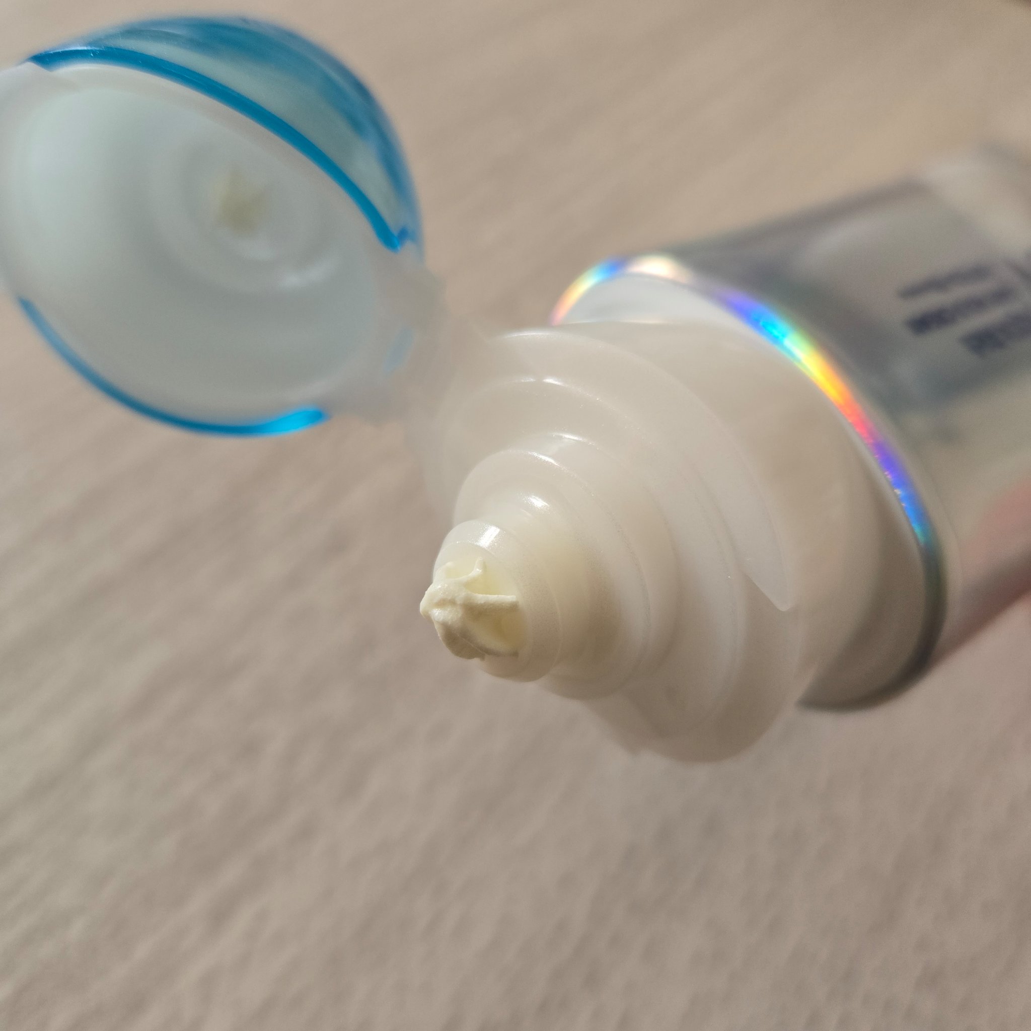 アクアリッチ エアリーホールドクリーム（呼吸感ベールUV）/ビオレ/日焼け止めクリームを使ったクチコミ（2枚目）