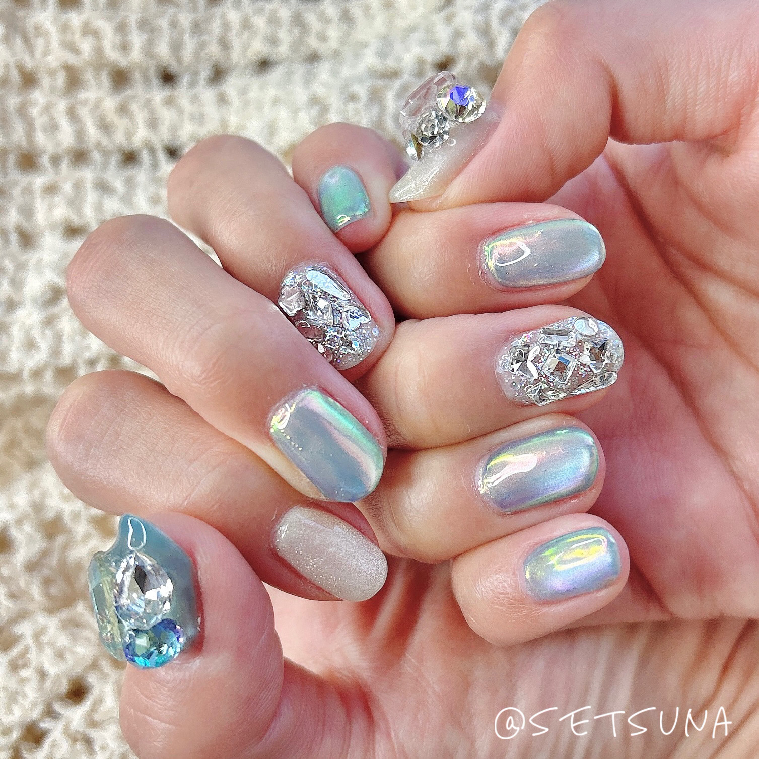 

うるうるビジューネイル✨
______________________

▼詳細....


●ベース&トップジェル
ネイル工房/ペロリンeasy
グレースジェル/スカルプチュア
ココイスト/ウルトラグロッシーノンワイプトップコートジェ