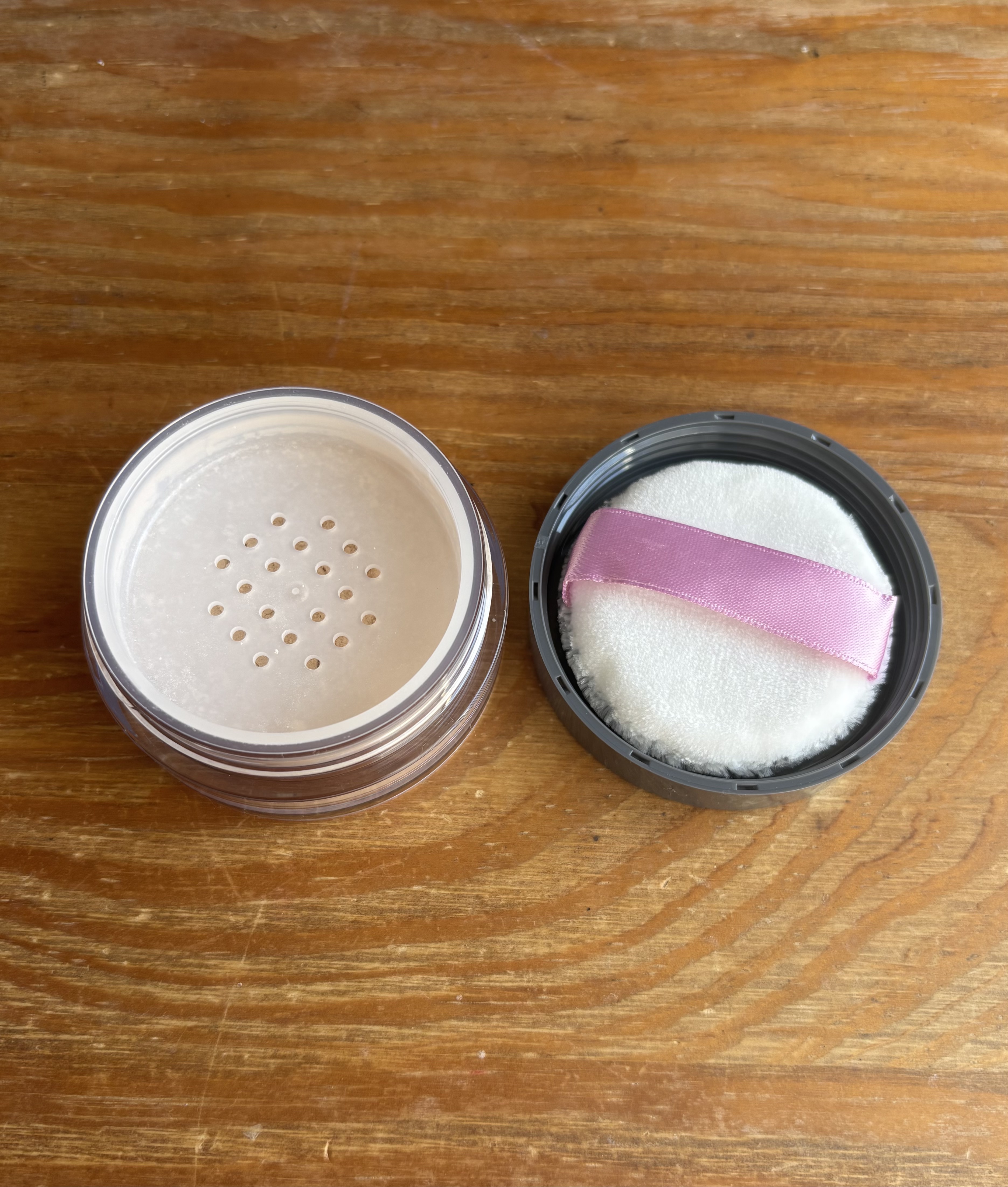 CandyDoll フェイスパウダー<マシュマロ>のクチコミ「廃盤になったCandyDollのフェイスパウダーがWEBで復刻しています🪽

お人形のような陶.....」（2枚目）