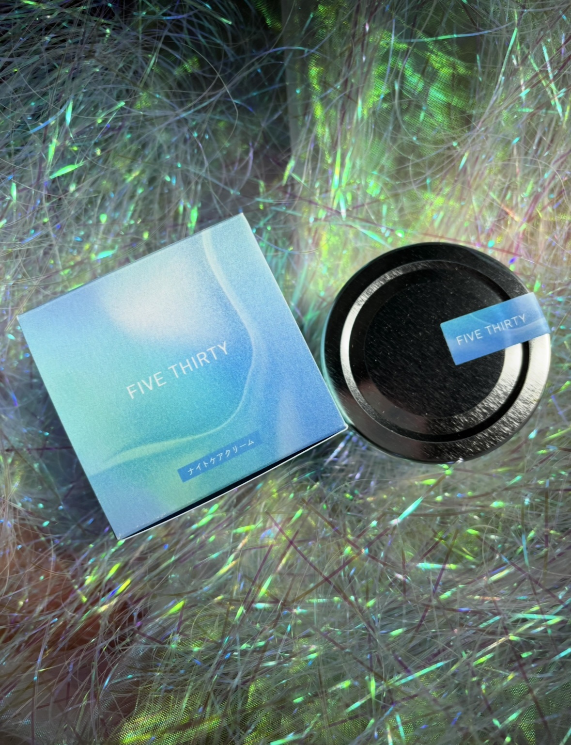 ラメラ構造密度とナイトケアに着目して開発した、エイジングケアクリーム。

しっととしたテクスチャーで、すっと肌になじんで潤いが続く使用感に仕上がっています。

夜の間にしっかりと浸透してお肌を守ってくれますね。

24時間365日、私たちの