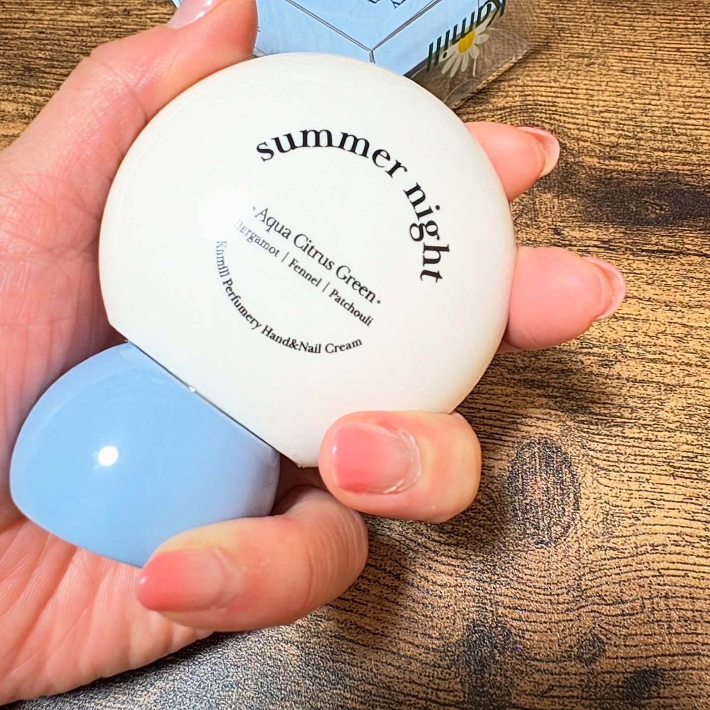 パフューマリー ハンド＆ネイルクリーム サマーナイト 50ml/カミール/ハンドクリームを使ったクチコミ（1枚目）