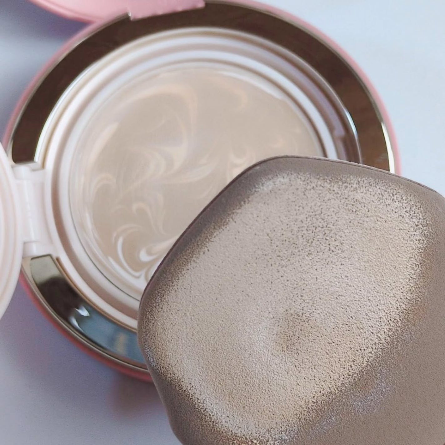 ヴェールヌーディ エッセンスパクトグロウ/AGE20’s/クリーム・エマルジョンファンデーションを使ったクチコミ(6枚目)