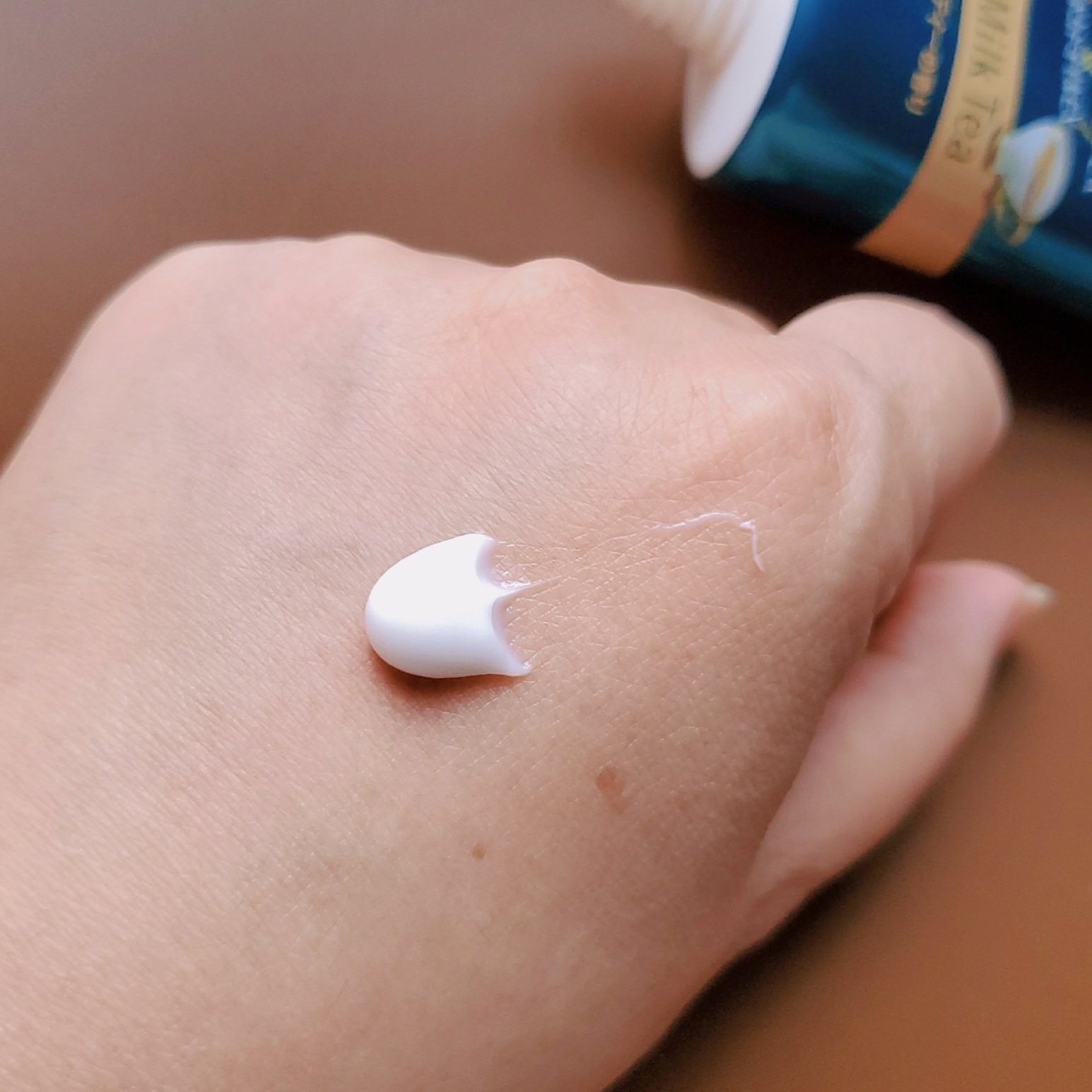 ビューティーチャージ ハニーミルクティーの香り/アトリックス/ハンドクリームを使ったクチコミ（2枚目）