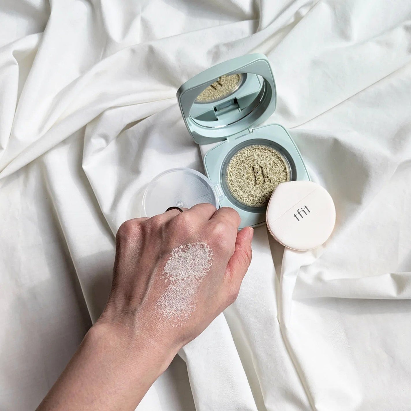 ベースフィットトーンアップサンクッション/TFIT/クッションファンデーションを使ったクチコミ(4枚目)