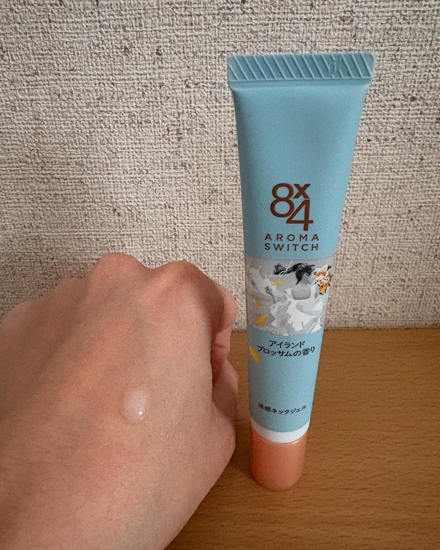 8x4 アロマスイッチ 涼感ネックジェル アイランドブロッサムの香り/8x4/デオドラント・制汗剤を使ったクチコミ(2枚目)